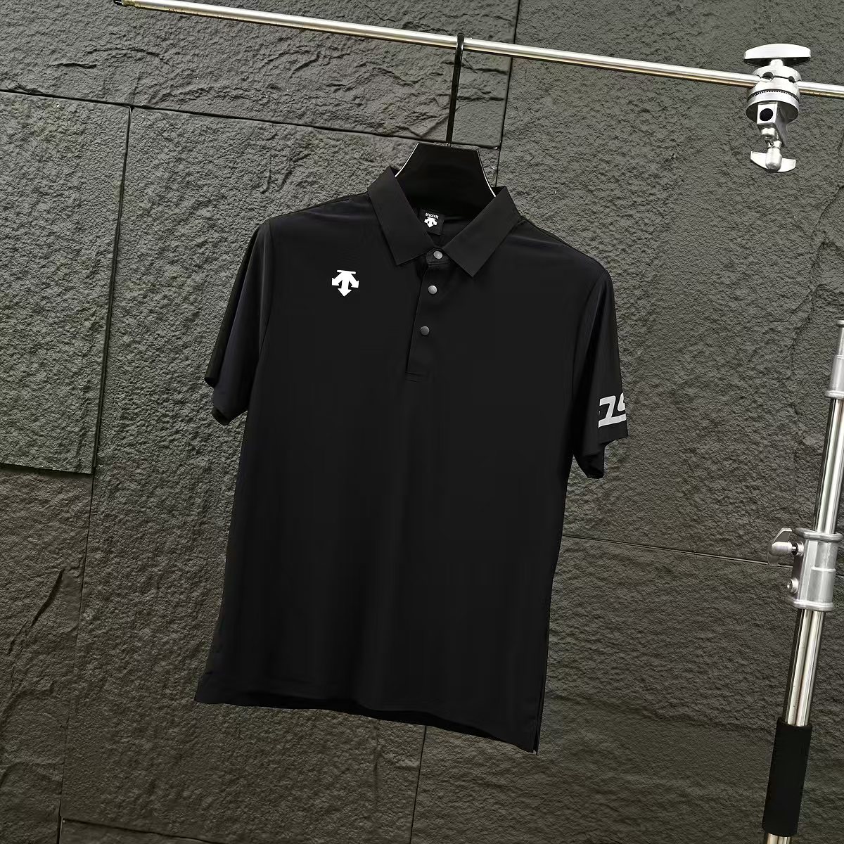 Alternative view of T-Shirt 08677