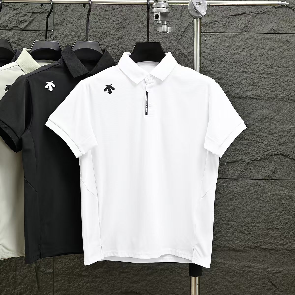 Alternative view of T-Shirt 08671