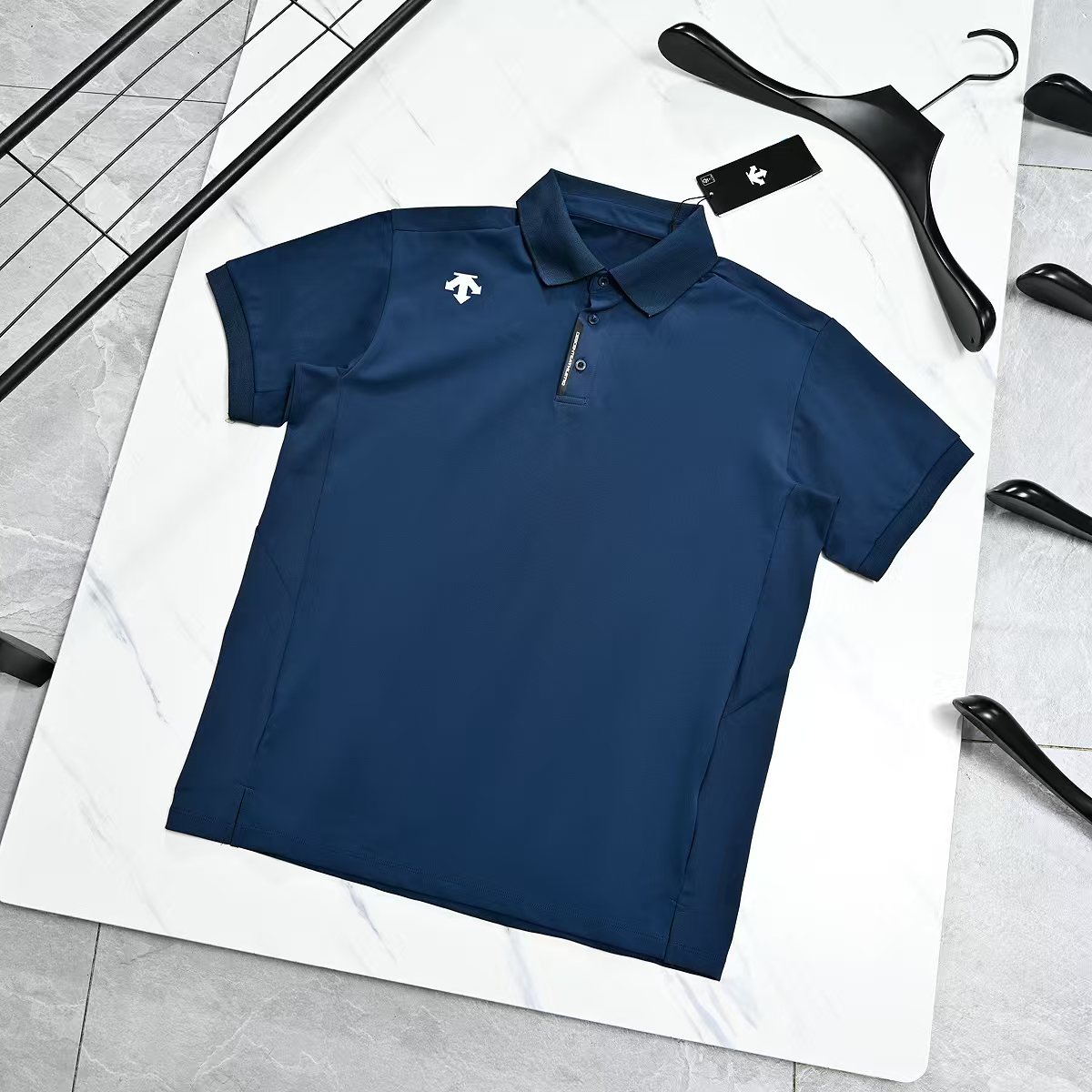 Alternative view of T-Shirt 08670