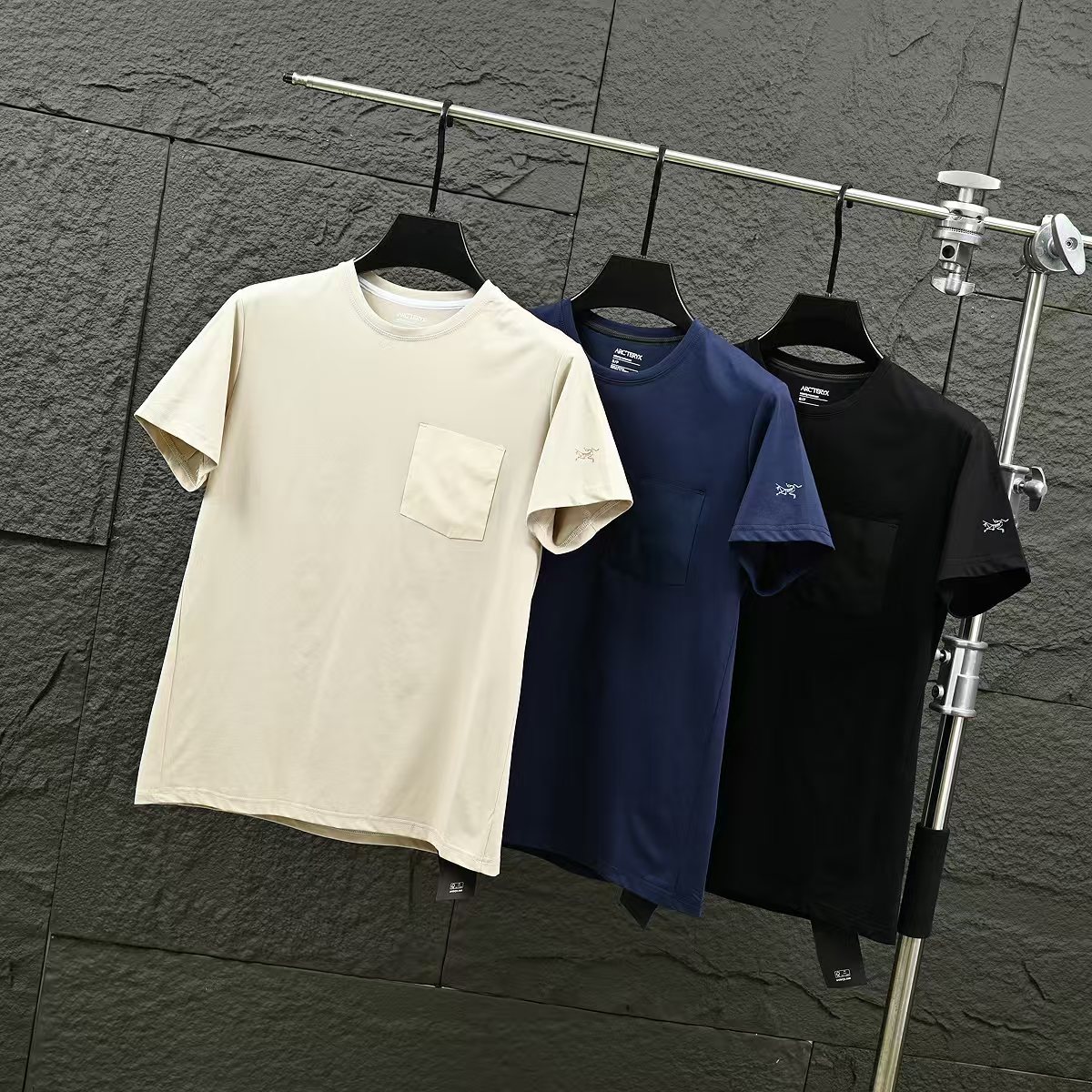 Alternative view of T-Shirt 08665
