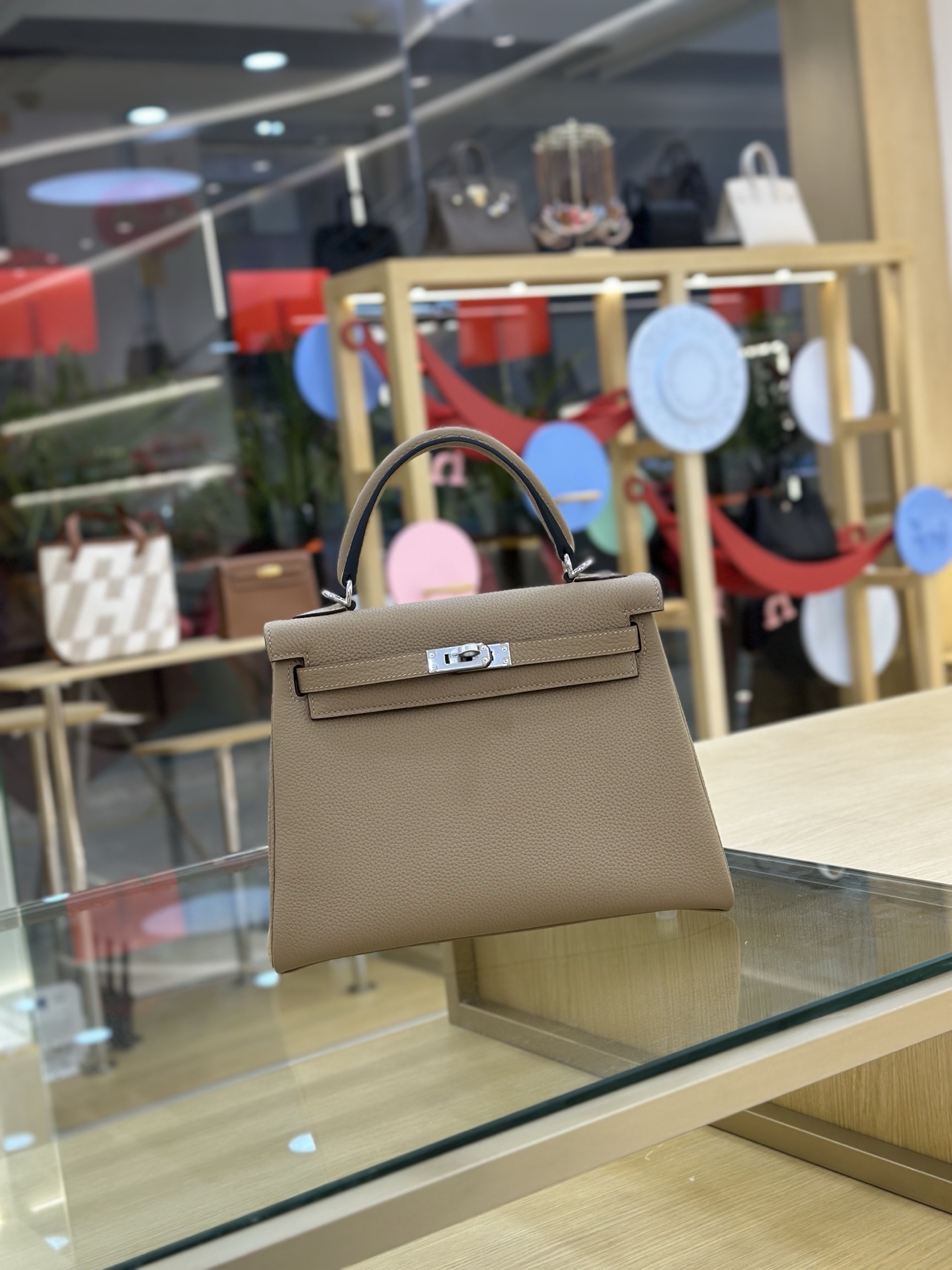 NO:698127,Fully handmade Kelly 25cm imported Togo leather wax thread. Milk tea color silver buckle, Hermes, hermes, Hermes,19860909全手工现货Kelly 25cm 进口Togo皮 蜡线.奶茶色银扣,爱马仕,hermes,Hermes,,Bag