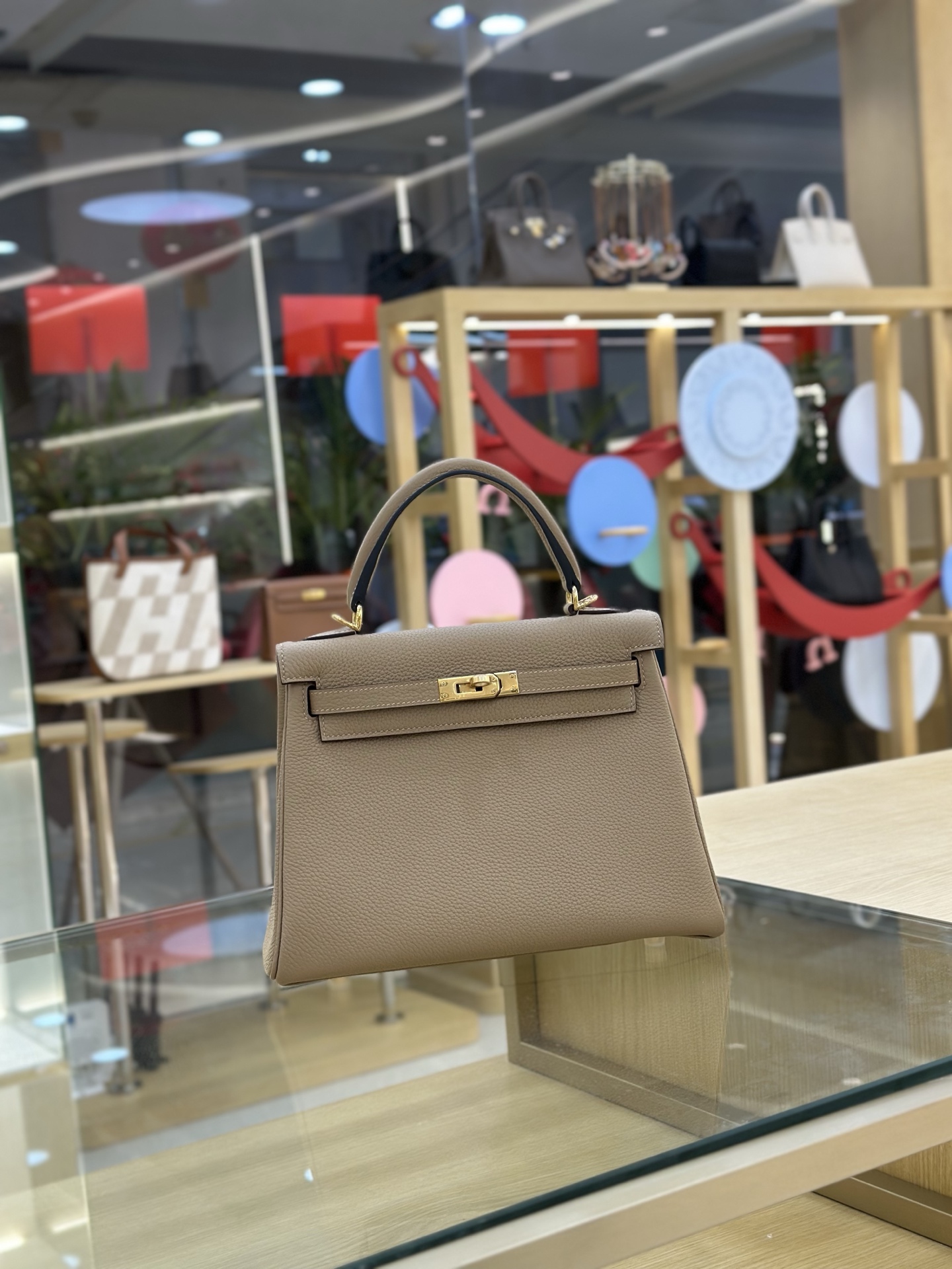 NO:698129,Fully handmade Kelly 25cm imported Togo leather wax thread. Milk tea color gold buckle, Hermes, hermes, Hermes,19860909全手工现货Kelly 25cm 进口Togo皮 蜡线.奶茶色金扣,爱马仕,hermes,Hermes,,Bag