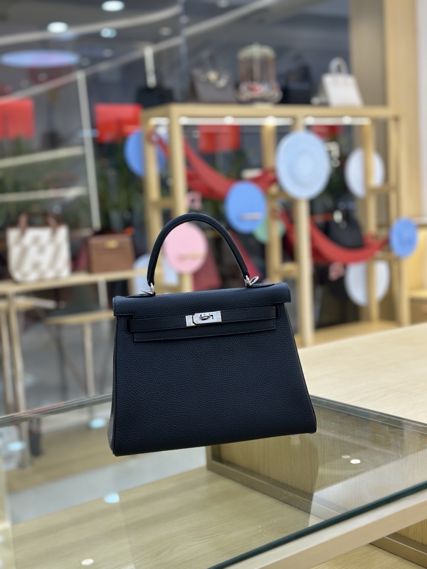 NO:698128,Fully handmade Kelly 25cm imported Togo leather wax thread. Black gold buckle, Hermes, Hermes, Hermes,19860909全手工现货Kelly 25cm 进口Togo皮 蜡线.黑色金扣,爱马仕,hermes,Hermes,,Bag