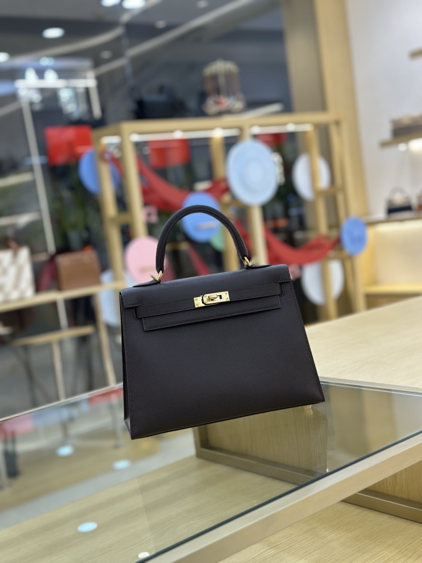 NO:698493,Fully handmade Kelly 25 outer seam, imported Esom leather, ebony gold buckle, ready stock ~, Hermes, hermes, Hermes,19860909全手工Kelly 25外缝 进口Esom皮 乌木色金扣 现货～,爱马仕,hermes,Hermes,,Bag