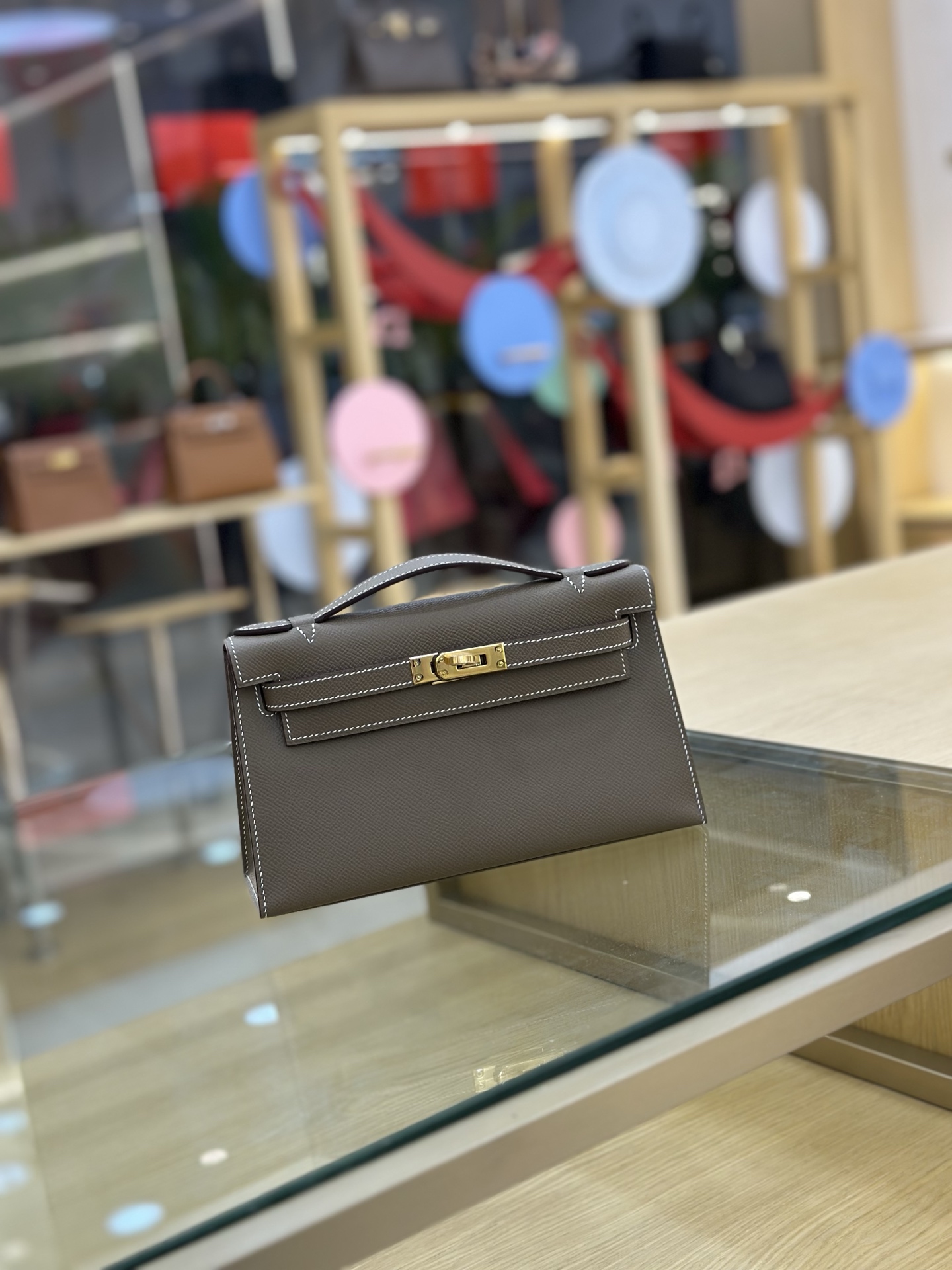 NO:698076,Fully hand-stitched wax thread first generation Mini Kelly 22cm handbag/evening bag esom leather elephant gray gold buckle, Hermes, hermes, Hermes,19860909全手缝蜡线一代Mini Kelly 22cm 手包/晚宴包 esom皮 大象灰金扣,爱马仕,hermes,Hermes,,Bag