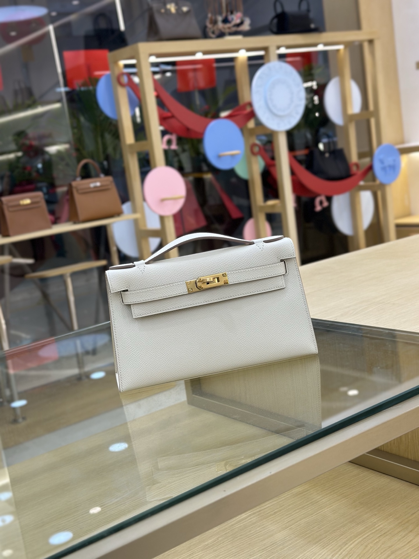 NO:698079,Fully hand-stitched wax thread Mini Kelly 22cm handbag/evening bag esom leather milkshake platinum buckle, Hermes, hermes, Hermes,19860909全手缝蜡线一代Mini Kelly 22cm 手包/晚宴包 esom皮 奶昔白金扣,爱马仕,hermes,Hermes,,Bag