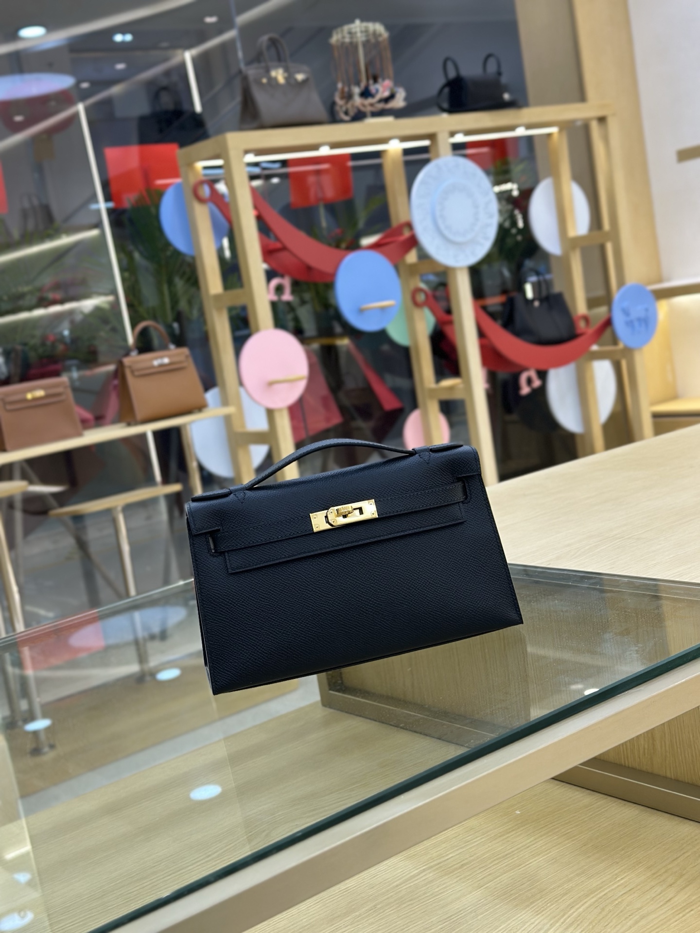 NO:698108,Fully hand-stitched wax thread Mini Kelly 22cm handbag/evening bag esom leather black gold buckle, Hermes, Hermes, Hermes,19860909全手缝蜡线一代Mini Kelly 22cm 手包/晚宴包 esom皮 黑色 金扣,爱马仕,hermes,Hermes,,Bag