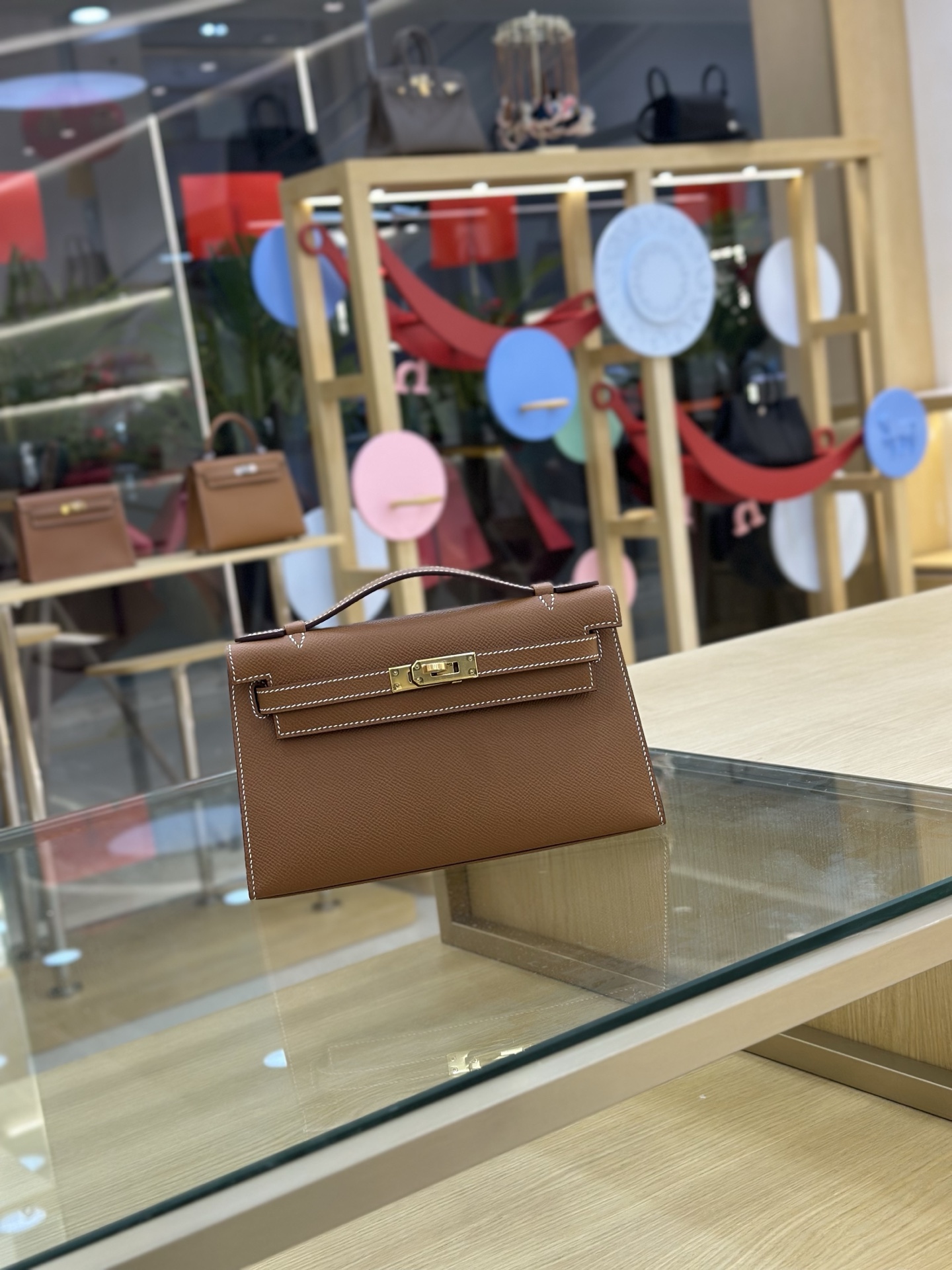 NO:698111,Fully hand-stitched wax thread Mini Kelly 22cm clutch/evening bag esom leather golden brown gold buckle, Hermes, Hermes, Hermes,19860909全手缝蜡线一代Mini Kelly 22cm 手包/晚宴包 esom皮 金棕色 金扣,爱马仕,hermes,Hermes,,Bag