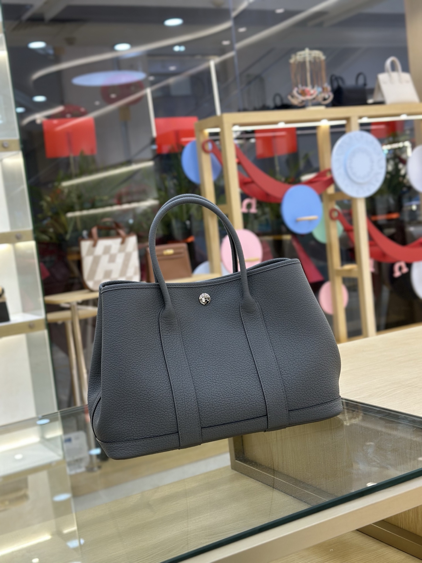 NO:698173,Garden arty garden bag 30cm imported N Togo leather cow neck pattern wax thread hand-sewn. Cumulus rain gray, Hermes, Hermes,19860909Garden arty花园包 30cm 进口N Togo 皮 牛颈纹 蜡线手工缝制.积云雨灰,爱马仕,hermes,Hermes,,Bag