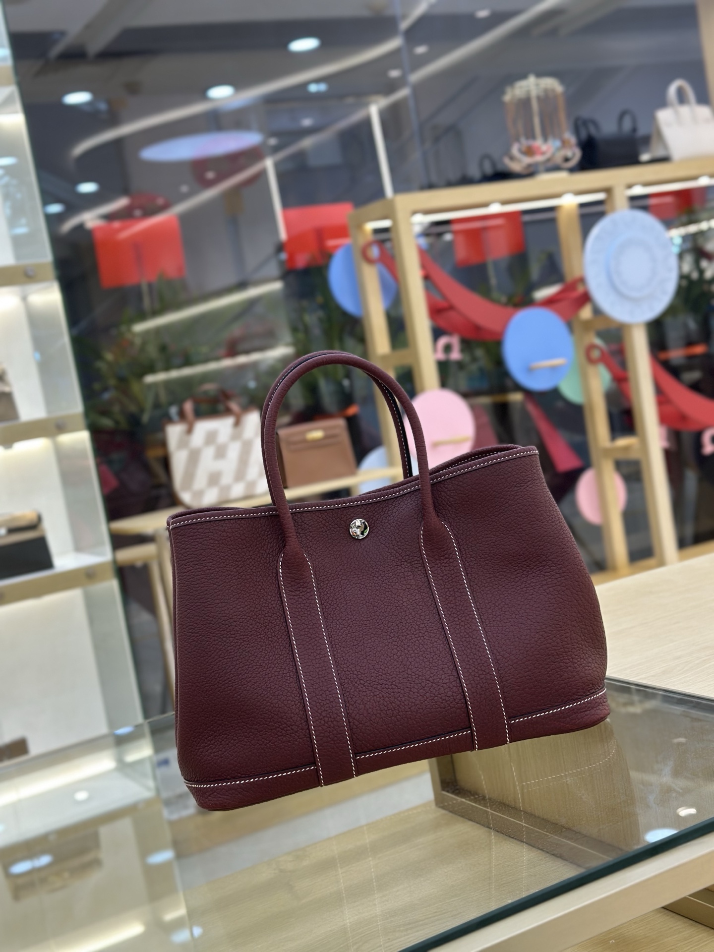 NO:700215,Garden arty garden bag 30cm imported N Togo leather cow neck pattern wax thread hand-sewn. Bordeaux red, Hermes, Hermes,19860909Garden arty花园包 30cm 进口N Togo 皮 牛颈纹 蜡线手工缝制.波尔多红,爱马仕,hermes,Hermes,,Bag