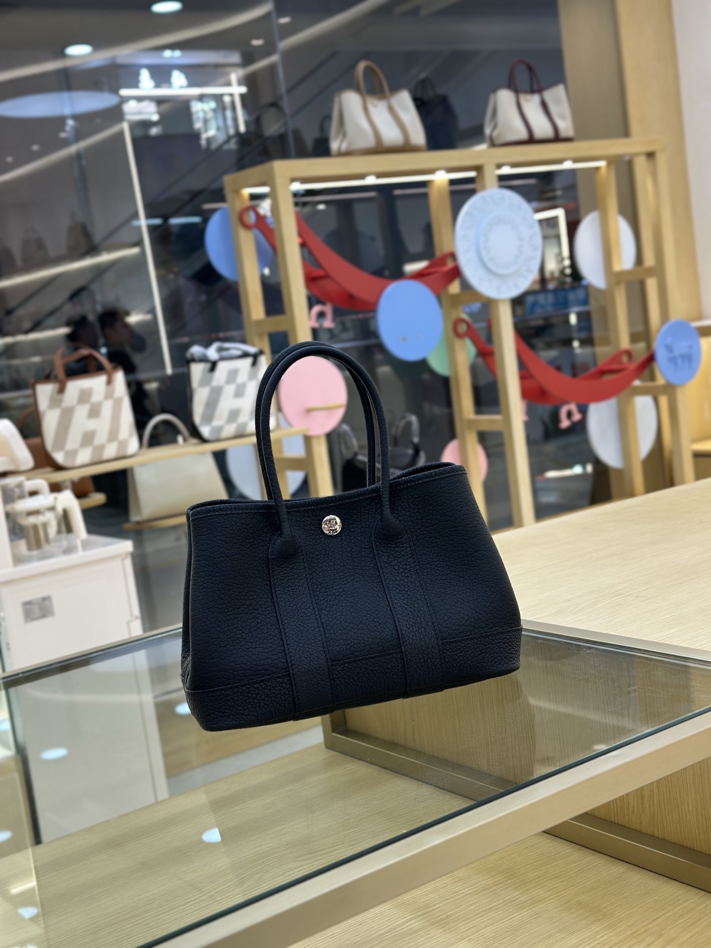 NO:699989,in stock: black mini garden bag garden arty 23cm leather negonda leather cow neck pattern handmade wax thread steel hardware kill all versions on the market Garden arty garden bag HERMES Hermes, Hermes, hermes, hermes, Hermes,19860909in stock: 黑色mini花园包 gaden arty 23cm 皮款 negonda皮牛颈纹 手工腊线 钢五金 秒杀市面一切版本Garden arty 花园包 HERMES 爱马仕,爱马仕,hermes,hermes,Hermes,,Bag