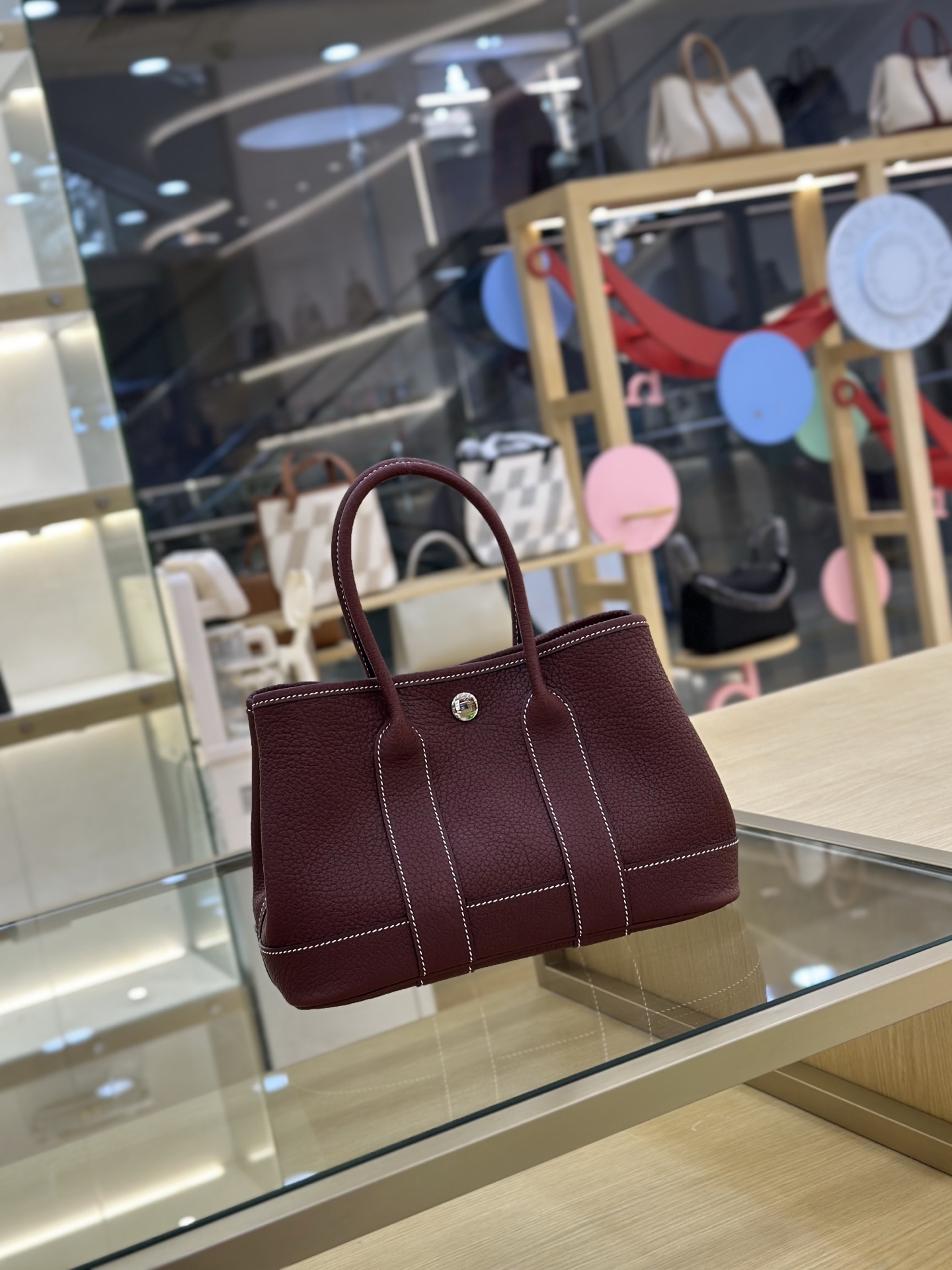 NO:699999,in stock: Bordeaux red mini garden bag garden arty 23cm leather negonda leather cow neck pattern handmade wax thread steel hardware kill all versions on the market Garden arty garden bag HERMES Hermes, Hermes, hermes, hermes, Hermes,19860909in stock: 波尔多红 mini花园包 gaden arty 23cm 皮款 negonda皮牛颈纹 手工腊线 钢五金 秒杀市面一切版本 Garden arty 花园包 HERMES 爱马仕,爱马仕,hermes,hermes,Hermes,,Bag