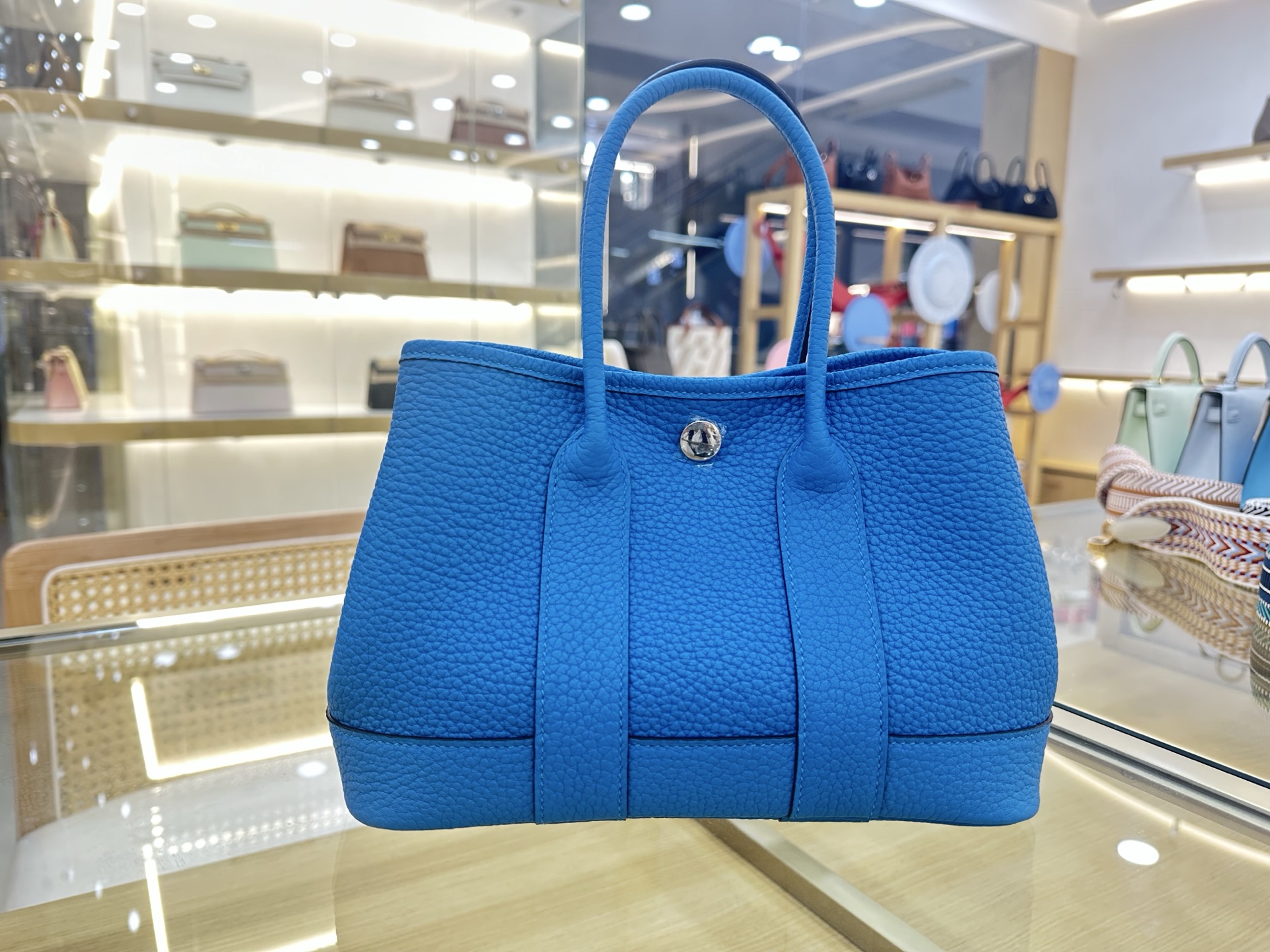 NO:700002,in stock: blue mini garden bag garden arty 23cm leather negonda leather cow neck pattern handmade wax thread steel hardware kill all versions on the market Garden arty garden bag HERMES Hermes, Hermes, hermes, hermes, Hermes,19860909in stock: 蓝色 mini花园包 gaden arty 23cm 皮款 negonda皮牛颈纹 手工腊线 钢五金 秒杀市面一切版本 Garden arty 花园包 HERMES 爱马仕,爱马仕,hermes,hermes,Hermes,,Bag