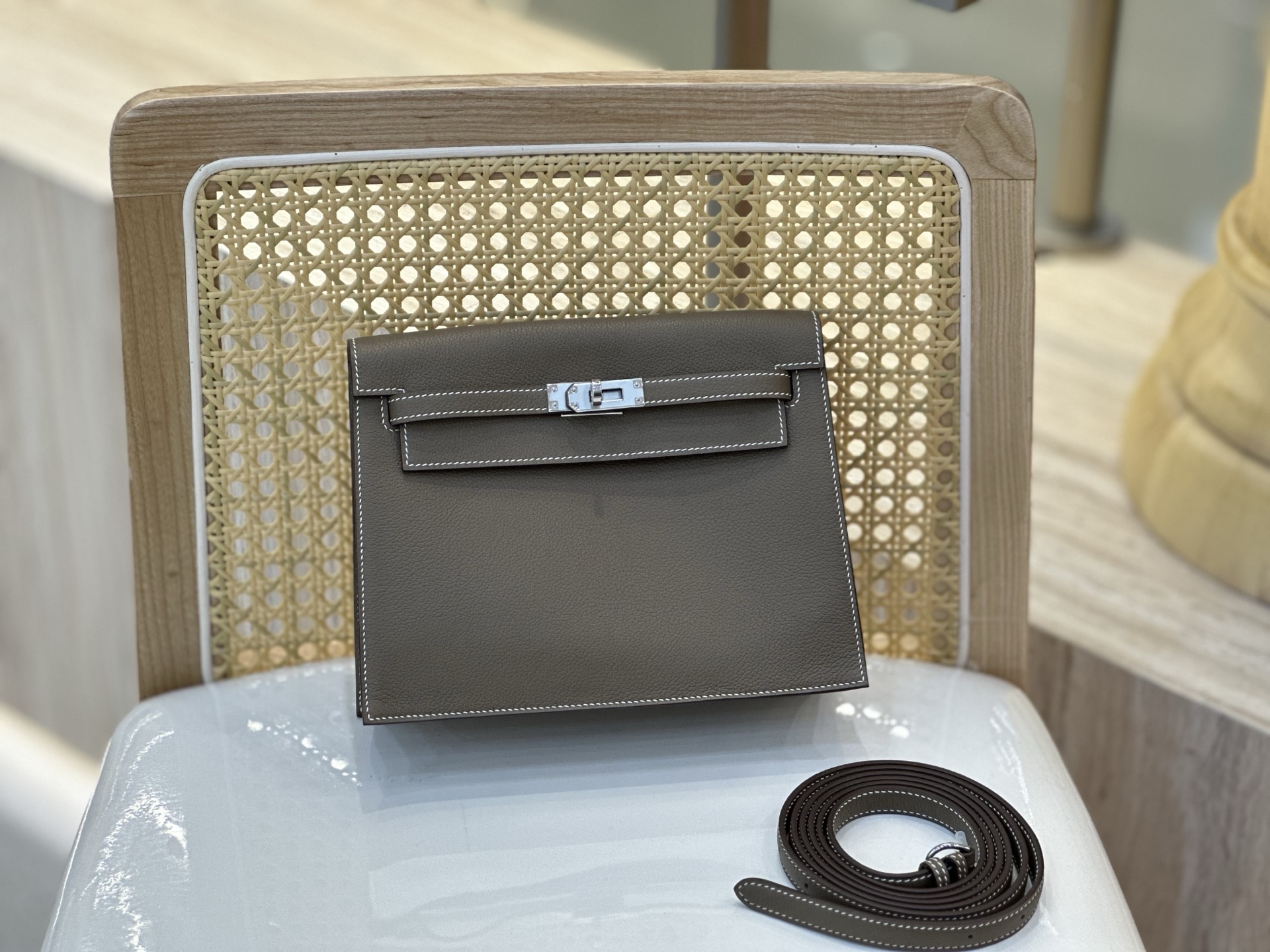 NO:700237,kelly danse. all handmade dance bag 22cm elephant gray silver buckle fully handmade advanced exclusive customization handmade nails, original leather, all steel hardware, Hermes, Hermes, Hermes,19860909kelly danse. all handmade 跳舞包22cm 大象灰银扣 全手工高级专属定制 纯手工手打钉,原厂皮,全钢五金,爱马仕,hermes,Hermes,,Bag