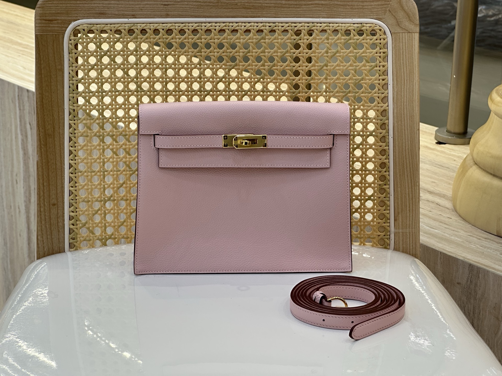 NO:700224,kelly danse. all handmade dance bag 22cm 3q cherry blossom pink gold buckle, fully handmade advanced exclusive customization, handmade nails, original leather, all steel hardware, Hermes, Hermes, Hermes,19860909kelly danse. all handmade 跳舞包22cm 3q樱花粉金扣 全手工高级专属定制 纯手工手打钉,原厂皮,全钢五金,爱马仕,hermes,Hermes,,Bag