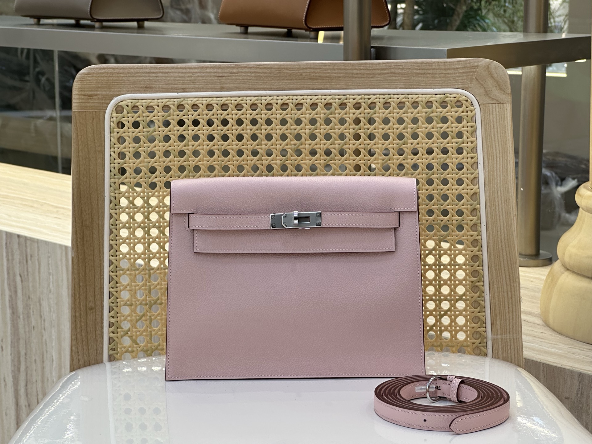 NO:700226,kelly danse. all handmade dance bag 22cm 3q cherry blossom pink silver buckle, fully handmade advanced exclusive customization, handmade nails, original leather, all steel hardware, Hermes, Hermes, Hermes,19860909kelly danse. all handmade 跳舞包22cm 3q樱花粉银扣 全手工高级专属定制 纯手工手打钉,原厂皮,全钢五金,爱马仕,hermes,Hermes,,Bag