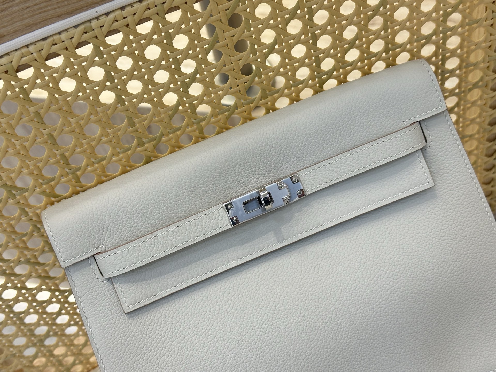 NO:700228,kelly danse. all handmade dance bag 22cm milkshake silver buckle, fully handmade advanced exclusive customization, handmade nails, original leather, all steel hardware, Hermes, hermes, Hermes,19860909kelly danse. all handmade 跳舞包22cm 奶昔白银扣 全手工高级专属定制 纯手工手打钉,原厂皮,全钢五金,爱马仕,hermes,Hermes,,Bag