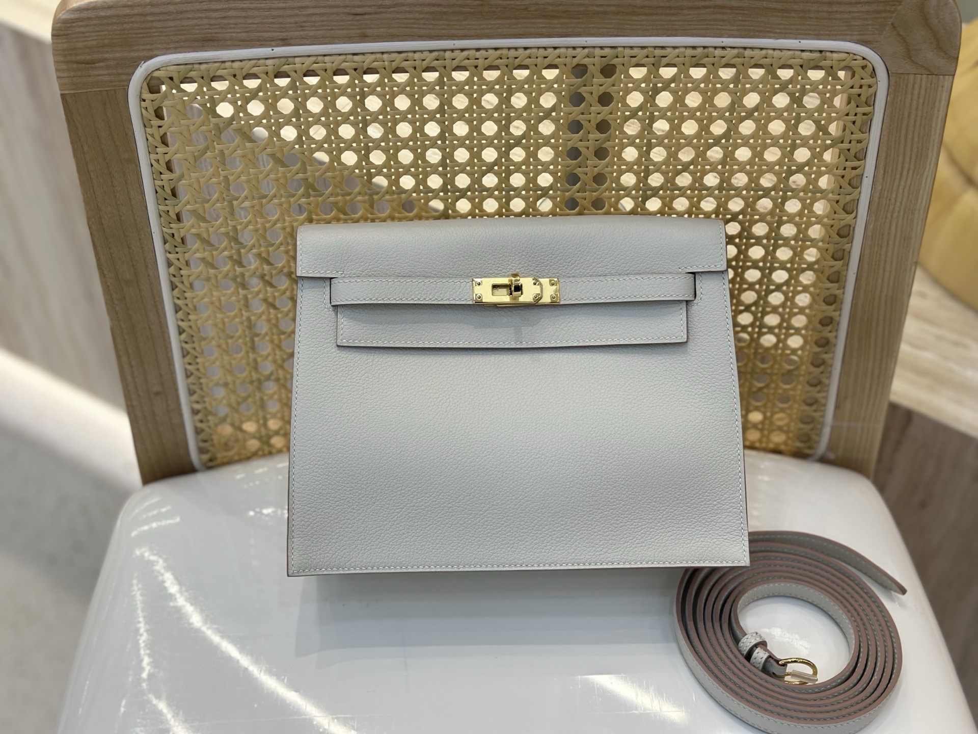 NO:700229,kelly danse. all handmade dance bag 22cm milkshake platinum buckle fully handmade advanced exclusive customization handmade nails, original leather, all steel hardware, Hermes, Hermes, Hermes,19860909kelly danse. all handmade 跳舞包22cm 奶昔白金扣 全手工高级专属定制 纯手工手打钉,原厂皮,全钢五金,爱马仕,hermes,Hermes,,Bag