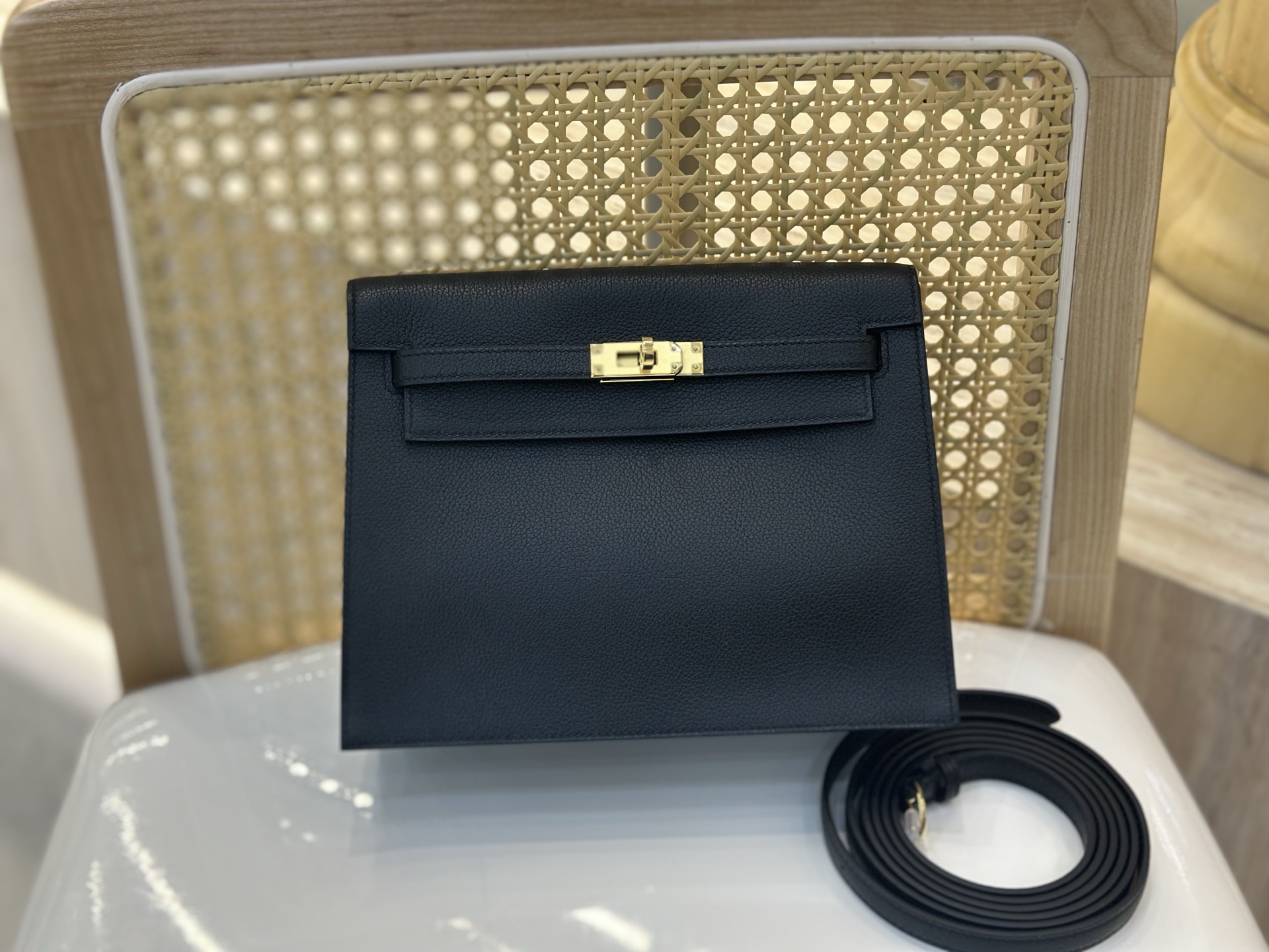 NO:700233,kelly danse. all handmade dance bag 22cm black gold buckle fully handmade advanced exclusive customization handmade nails, original leather, all steel hardware, Hermes, hermes, Hermes,19860909kelly danse. all handmade 跳舞包22cm 黑色金扣 全手工高级专属定制 纯手工手打钉,原厂皮,全钢五金,爱马仕,hermes,Hermes,,Bag