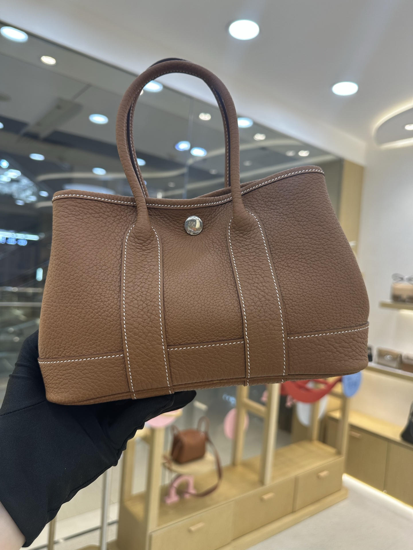 NO:698179,in stock: golden brown mini garden bag garden arty 23cm full leather negonda leather cow neck pattern handmade wax thread all steel hardware kill all versions on the market, Hermes, hermes, Hermes,19860909in stock: 金棕色 mini花园包 gaden arty 23cm 全皮款 negonda皮牛颈纹 手工腊线 全钢五金 秒杀市面一切版本,爱马仕,hermes,Hermes,,Bag