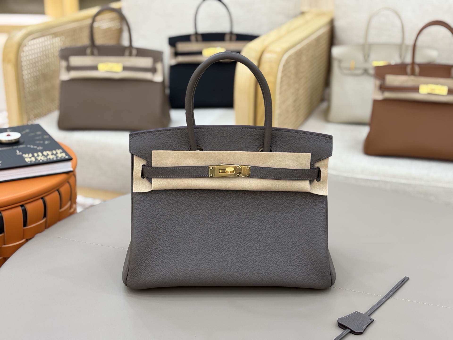 NO:698059,Birkin original Togo leather hand-stitched with beeswax thread, all-steel hardware hand-nailed, 30cm pewter gray gold buckle, classic #In addition to material, workmanship, and appearance, more importantly, after nearly 40 years of accumulation, the Birkin bag has its own halo of recognition, symbolizing the taste, identity and status of high-net-worth people. Hermes, hermes, Hermes,19860909Birkin 原厂Togo皮蜜蜡线手缝 全钢五金手打钉 30cm 锡器灰金扣 经典之作#除了材质、做工、颜值,更重要的是经过近40年的沉淀,Birkin包已经拥有了自带光环的辨识度,象征着高净值人群的品位、身份与地位.,爱马仕,hermes,Hermes,,Bag