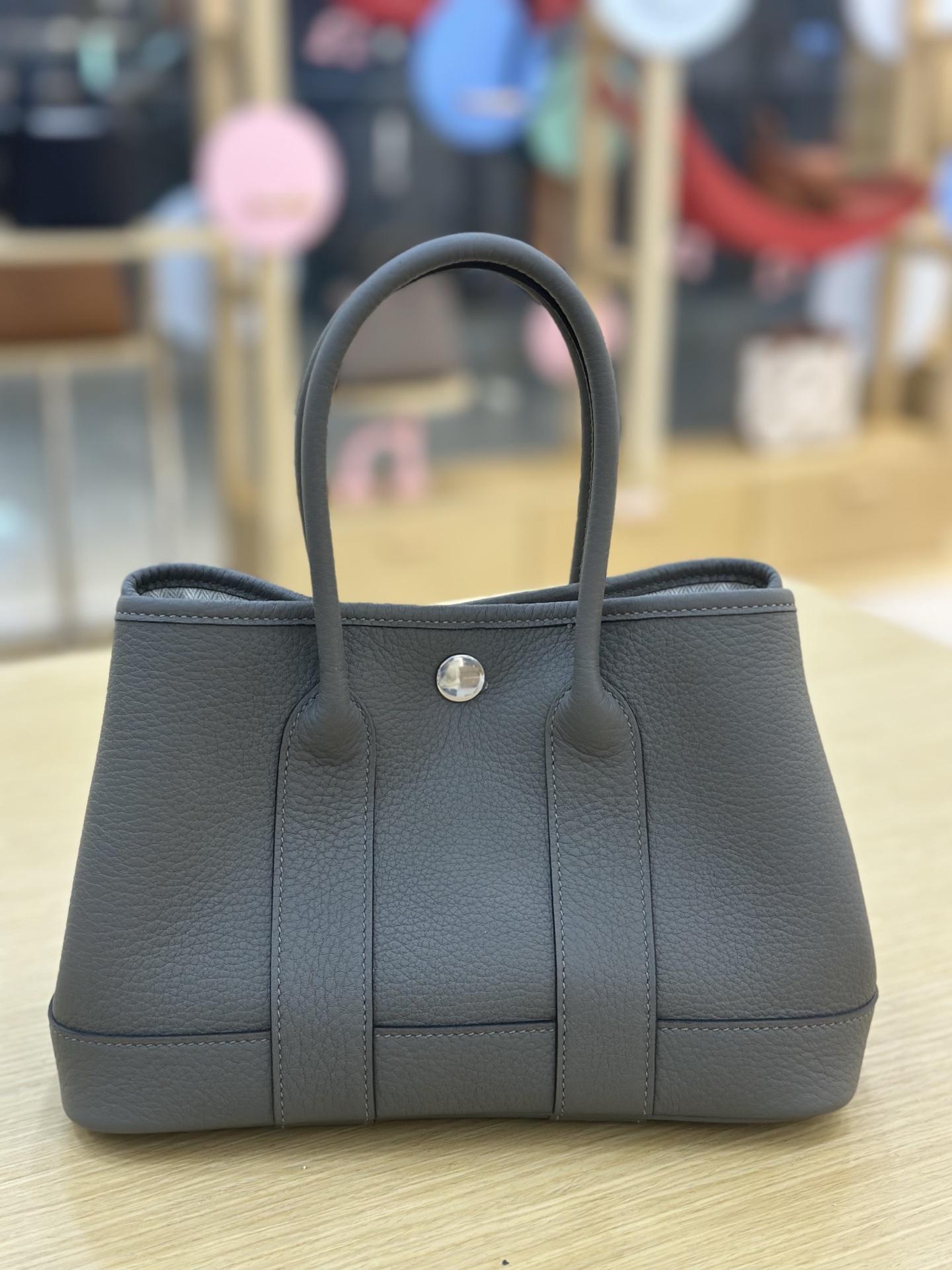 NO:700005,in stock: slate gray mini garden bag garden arty 23cm leather imported negonda leather cow neck pattern handmade wax thread sewing Garden arty garden bag HERMES Hermes, Hermes, hermes, hermes, Hermes,19860909in stock: 石板灰 mini花园包 gaden arty 23cm 皮款 进口negonda皮 牛颈纹 手工蜡线缝制 Garden arty 花园包 HERMES 爱马仕,爱马仕,hermes,hermes,Hermes,,Bag