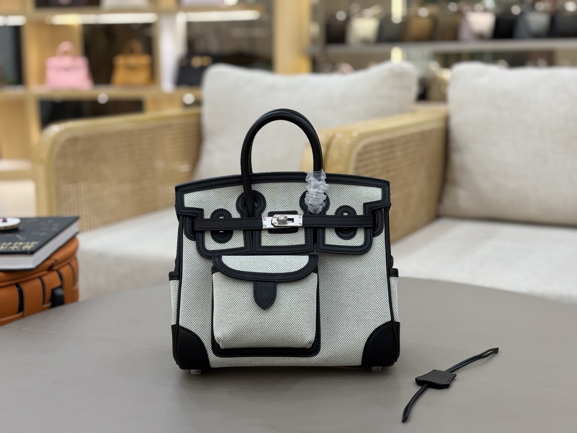 NO:700057,Cargo's new platinum 25CM. Handmade bag!  Wax thread hand sewing, available from stock, black and white, Hermes, hermes, Hermes,19860909Cargo新款 铂金25CM. 手拎手工包！蜡线手缝 现货供应 黑白,爱马仕,hermes,Hermes,,Bag