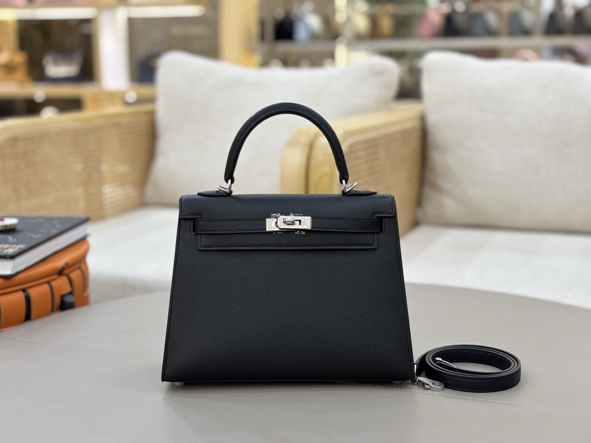 NO:698485,Fully handmade Kelly 28/25 outer seam, imported Esom leather, black silver buckle, ready stock ~, Hermes, hermes, Hermes,19860909全手工Kelly 28/25外缝 进口Esom皮 黑色银扣 现货～,爱马仕,hermes,Hermes,,Bag