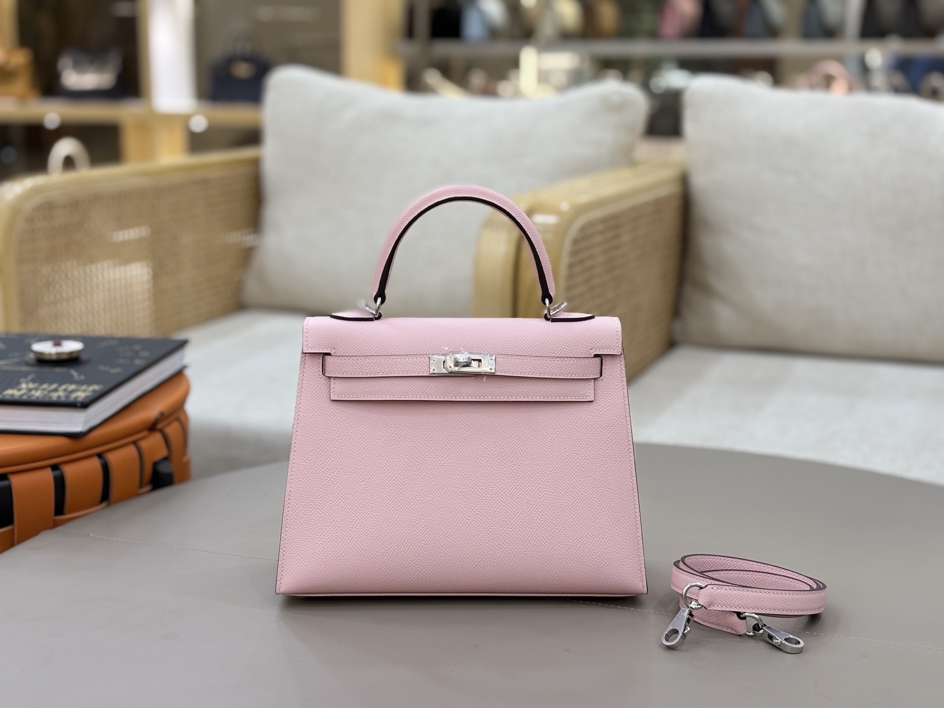 NO:698489,Fully handmade Kelly 28/25 outer seam, imported Esom leather, 3q pink silver buckle, ready stock ~, Hermes, hermes, Hermes,19860909全手工Kelly 28/25外缝 进口Esom皮 3q粉银扣 现货～,爱马仕,hermes,Hermes,,Bag