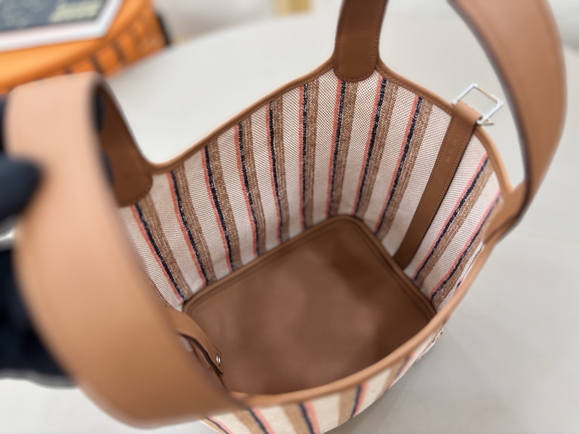 Striped Embroidered Bucket Bag, Gold Brown, Trendy 2025 Design, Cute Style 8 i1750080891690 334 0 7
