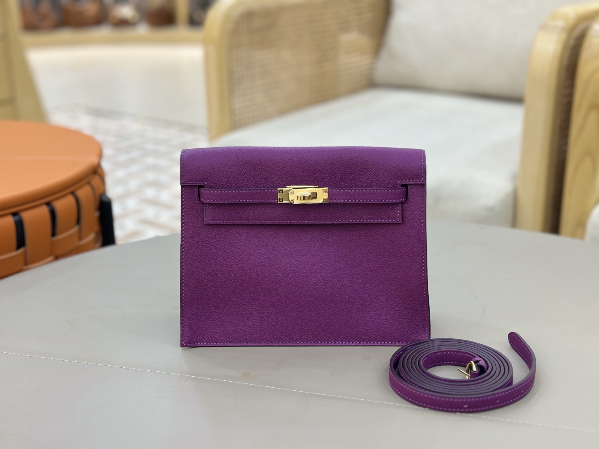 NO:700264,kelly danse. all handmade Ev leather dance bag 22cm, grape purple gold buckle, fully handmade advanced exclusive customization, pure handmade nails, original leather, all steel hardware, Hermes, hermes, Hermes,19860909kelly danse. all handmade Ev皮 跳舞包22cm 葡萄紫金扣 全手工高级专属定制 纯手工手打钉,原厂皮,全钢五金,爱马仕,hermes,Hermes,,Bag