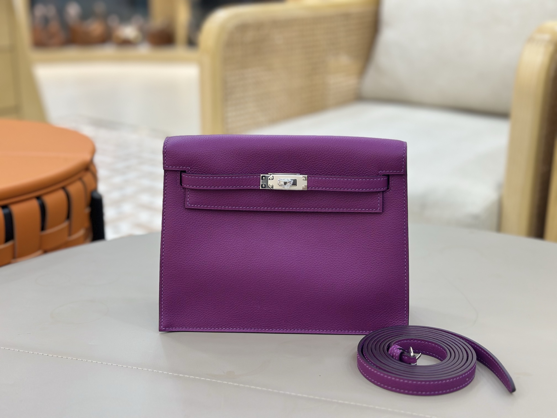 NO:700265,kelly danse. all handmade Ev leather dance bag 22cm grape purple silver buckle fully handmade advanced exclusive customization handmade nails, original leather, all steel hardware, Hermes, Hermes, Hermes,19860909kelly danse. all handmade Ev皮 跳舞包22cm 葡萄紫银扣 全手工高级专属定制 纯手工手打钉,原厂皮,全钢五金,爱马仕,hermes,Hermes,,Bag