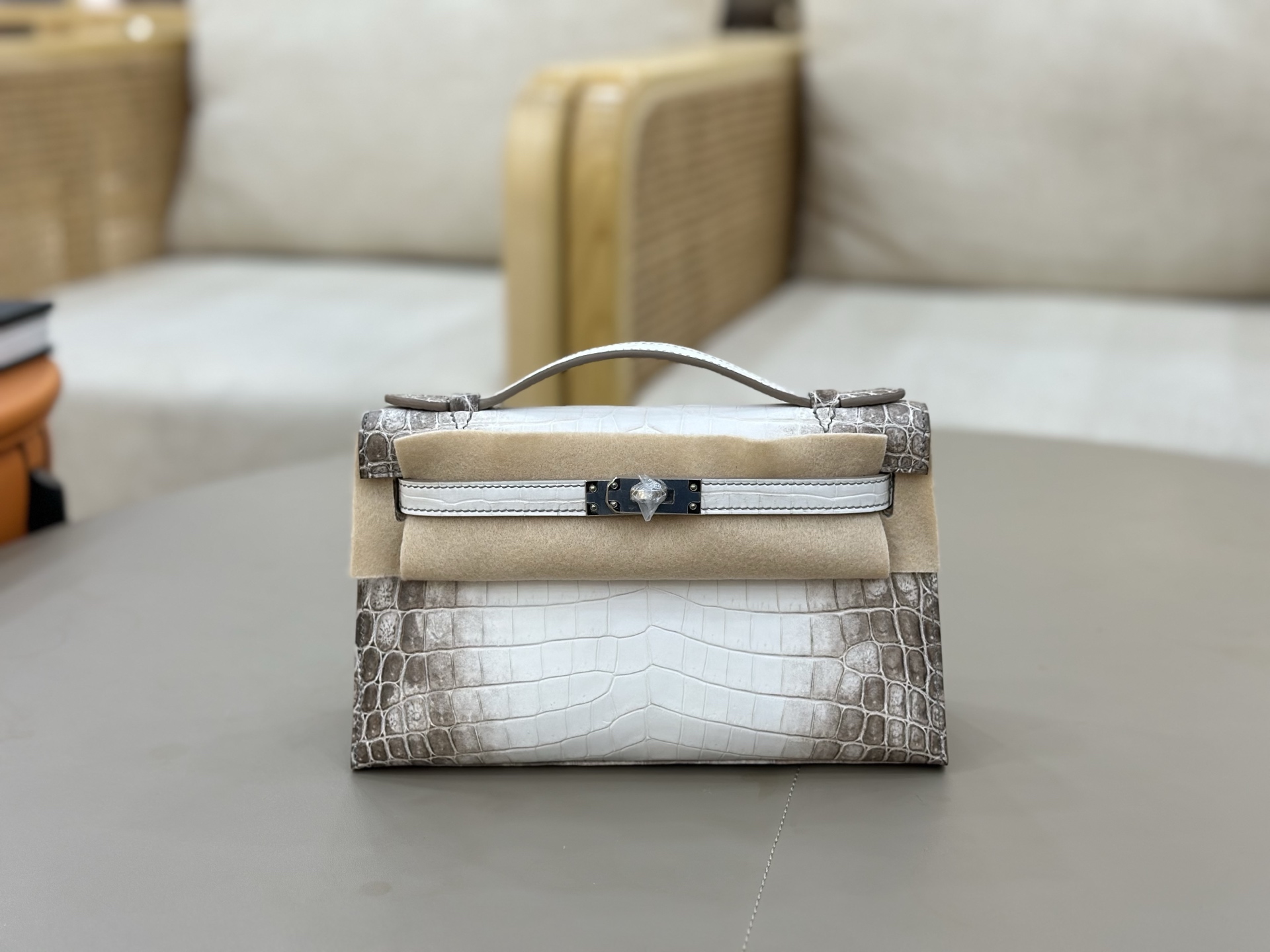 NO:699761,Spot Minikelly first generation Himalayan Nile crocodile skin Kelly 22cm full hand-stitched wax thread all-steel hardware lining goatskin, Hermes, hermes, sheepskin, crocodile skin, Hermes,19860909现货 Minikelly 一代 喜马拉雅 尼罗鳄鱼皮 凯利22cm 全手缝蜡线 全钢五金 内里山羊皮,爱马仕,hermes,sheepskin,crocodile skin,Hermes,,Bag