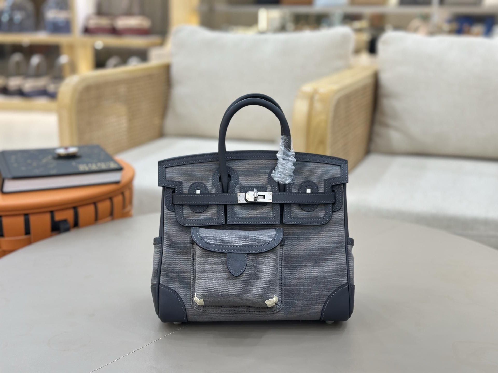 NO:700054,New color Cargo platinum 25CM. Handmade handbag!  Wax thread hand sewing available from stock, gray green, Hermes, hermes, Hermes,19860909新色 Cargo铂金25CM. 手拎手工包！蜡线手缝 现货供应 灰绿色,爱马仕,hermes,Hermes,,Bag
