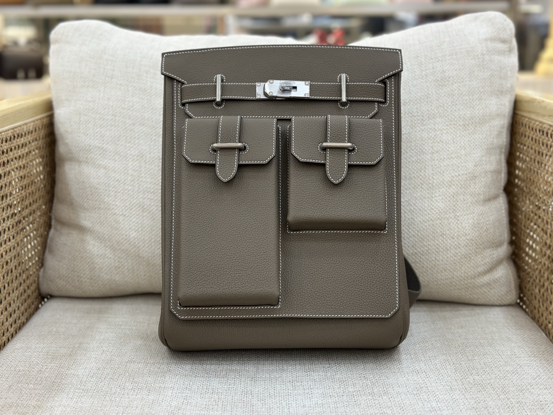 NO:700132,New product The latest chest bag with detachable front pocket, large size 26cm, 26x36x11/shoulder strap length 62-115cm. Togo first-layer cowhide silver buckle, European and American fashion hand-stitched wax thread, all-steel hardware, Hermes, hermes, cowhide, Hermes,19860909新品 最新款胸包加可拆卸前插袋款大号26cm,26x36x11/肩带长度62–115cm.togo头层牛皮银扣,欧美时尚手缝蜡线,全钢五金,爱马仕,hermes,cowhide,Hermes,,Bag