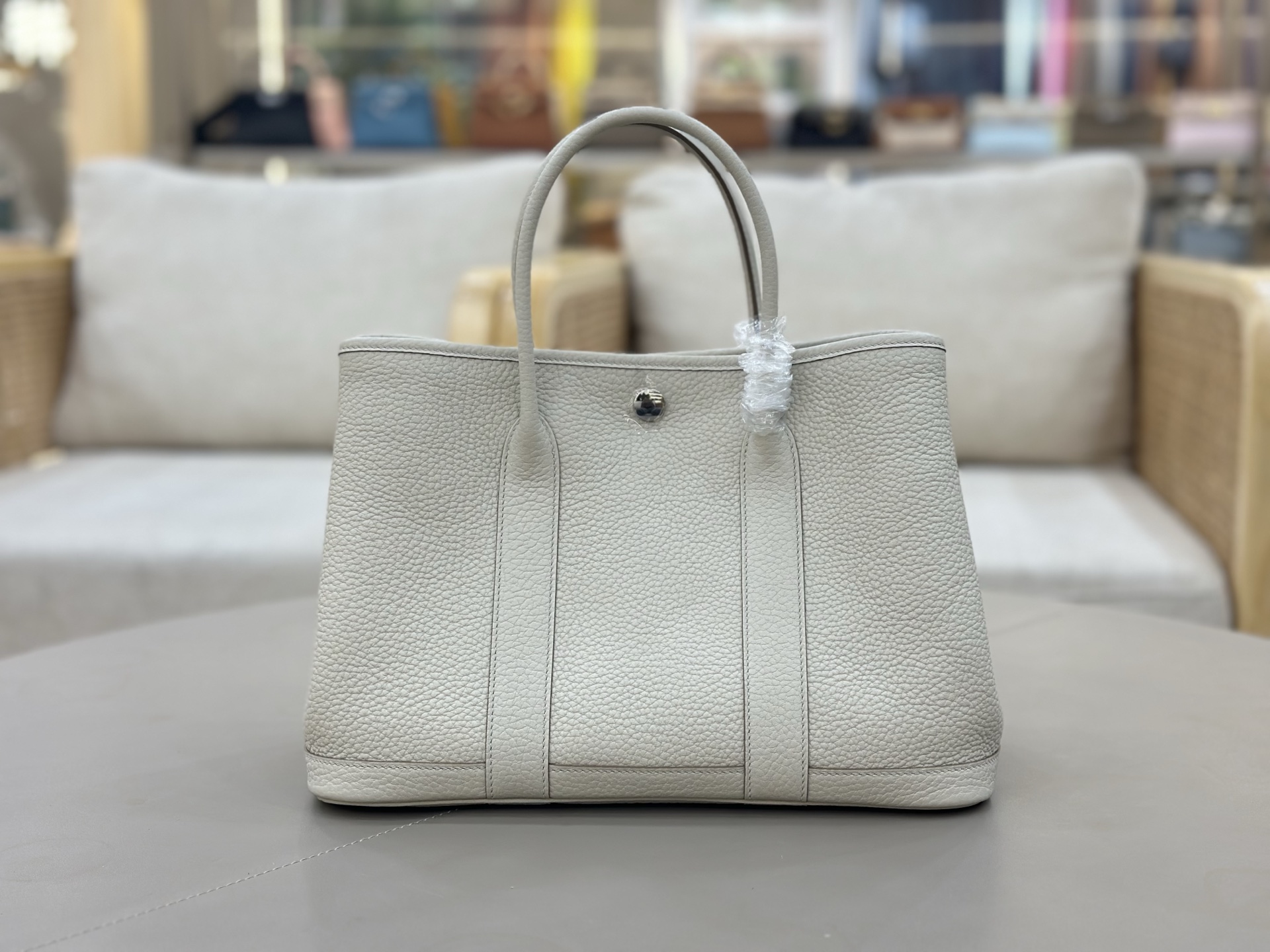 NO:700225,Garden arty garden bag 30cm imported Negonda leather cow neck pattern wax thread hand-sewn. Glacier white, Hermes, Hermes, Hermes,19860909Garden arty花园包 30cm 进口Negonda皮 牛颈纹 蜡线手工缝制.冰川白,爱马仕,hermes,Hermes,,Bag