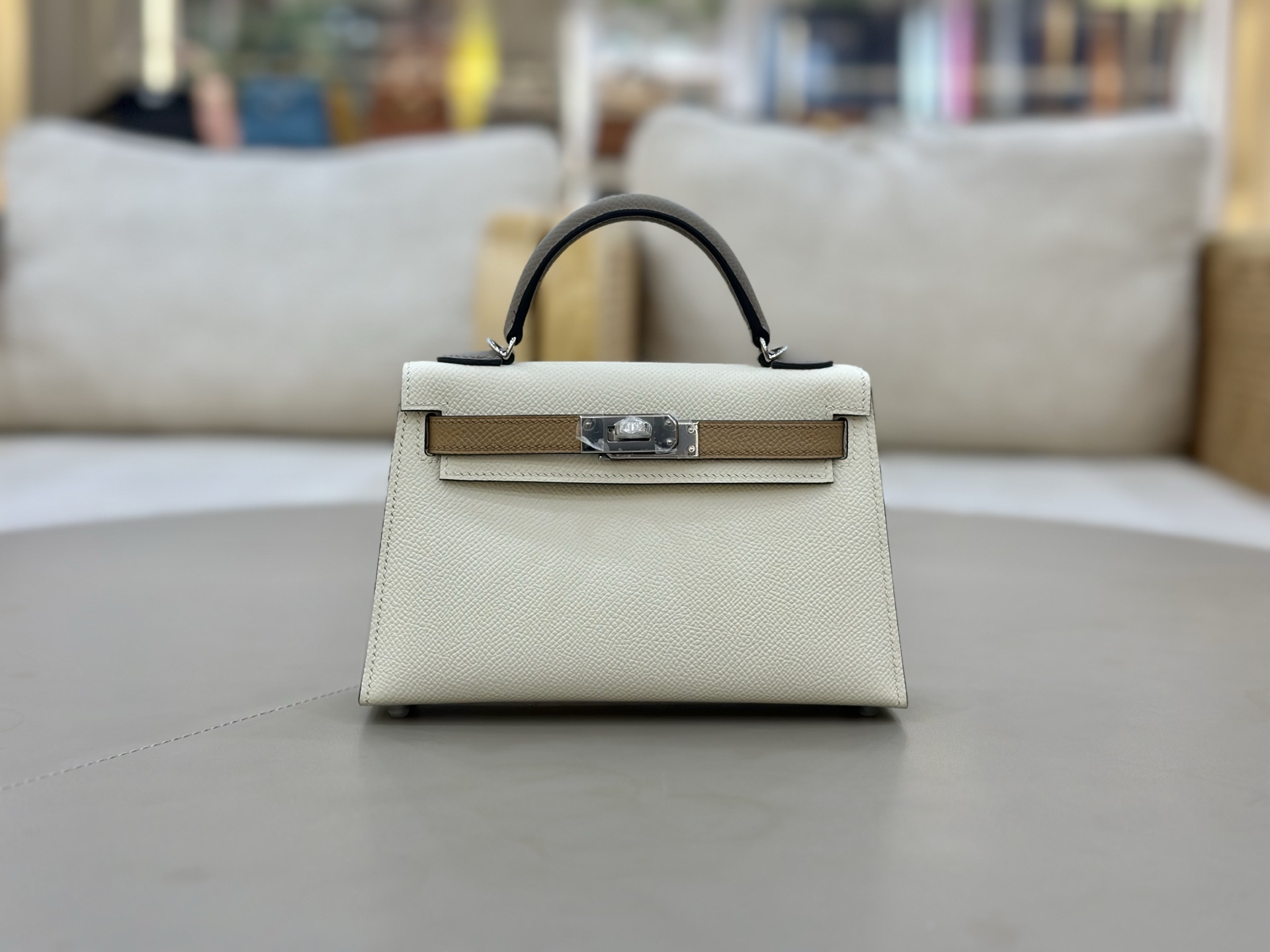 NO:700347,Second generation Mini Kelly 19cm Esom leather, milkshake white/milk tea/asphalt gray, imported original leather, waxed thread, all-hand, all-steel hardware, hand-nailed, Hermes, hermes, Hermes,19860909二代Mini Kelly 19cm Esom皮 奶昔白/奶茶/沥青灰 进口原厂皮 蜡线全手全钢五金手打钉,爱马仕,hermes,Hermes,,Bag