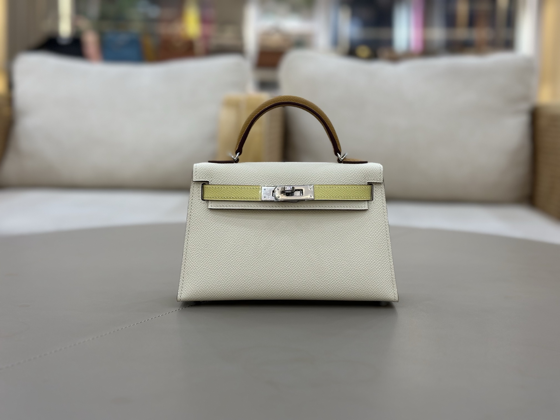 NO:700364,Second generation Mini Kelly 19cm Esom leather, milkshake white/chicken yellow/golden brown, imported original leather, waxed thread, all-hand, all-steel hardware, hand-nailed, Hermes, hermes, Hermes,19860909二代Mini Kelly 19cm Esom皮 奶昔白/小鸡黄/金棕 進口原廠皮 蠟線全手全鋼五金手打釘,爱马仕,hermes,Hermes,,Bag