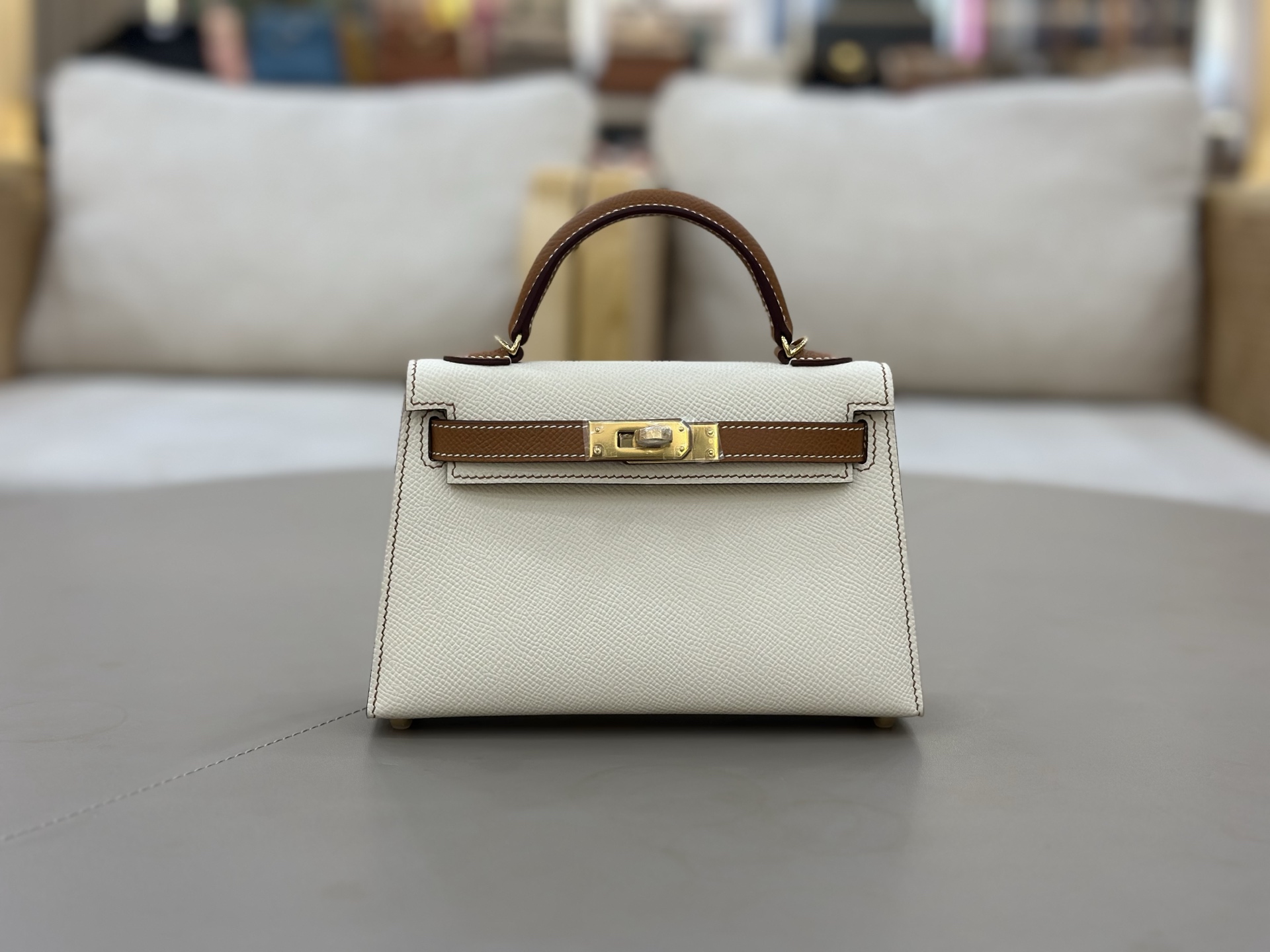 NO:700366,Second generation Mini Kelly 19cm Esom leather, milkshake white/golden brown, imported original leather, waxed thread, all-hand, all-steel hardware, hand-nailed, Hermes, hermes, Hermes,19860909二代Mini Kelly 19cm Esom皮 奶昔白/金棕 進口原廠皮 蠟線全手全鋼五金手打釘,爱马仕,hermes,Hermes,,Bag