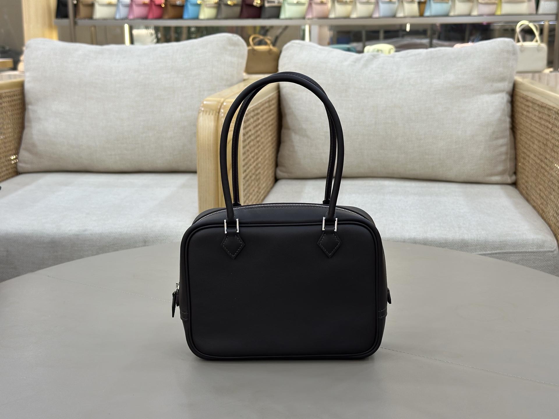 NO:700557,New product lume Swift feather bag small size 20 with gold and silver buckle in stock. As light as a feather, very compact and practical ~ All steel hardware, hand-stitched wax thread, very minimalist design, Hermes, hermes, stuart weitzman, Hermes,19860909新品 lume Swift 羽毛包小号20尺寸 金银扣现货.如羽毛一般轻盈非常小巧又实用～全钢五金,手缝蜡线,非常极简的设计,爱马仕,hermes,stuart weitzman,Hermes,,Bag