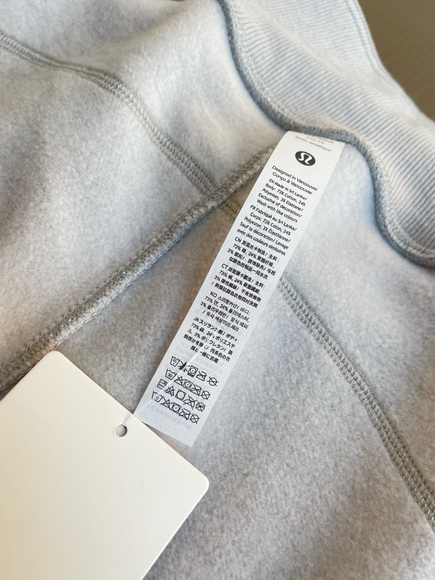Lulu Leggings Equipped with pearlescent long washable label and hangtag