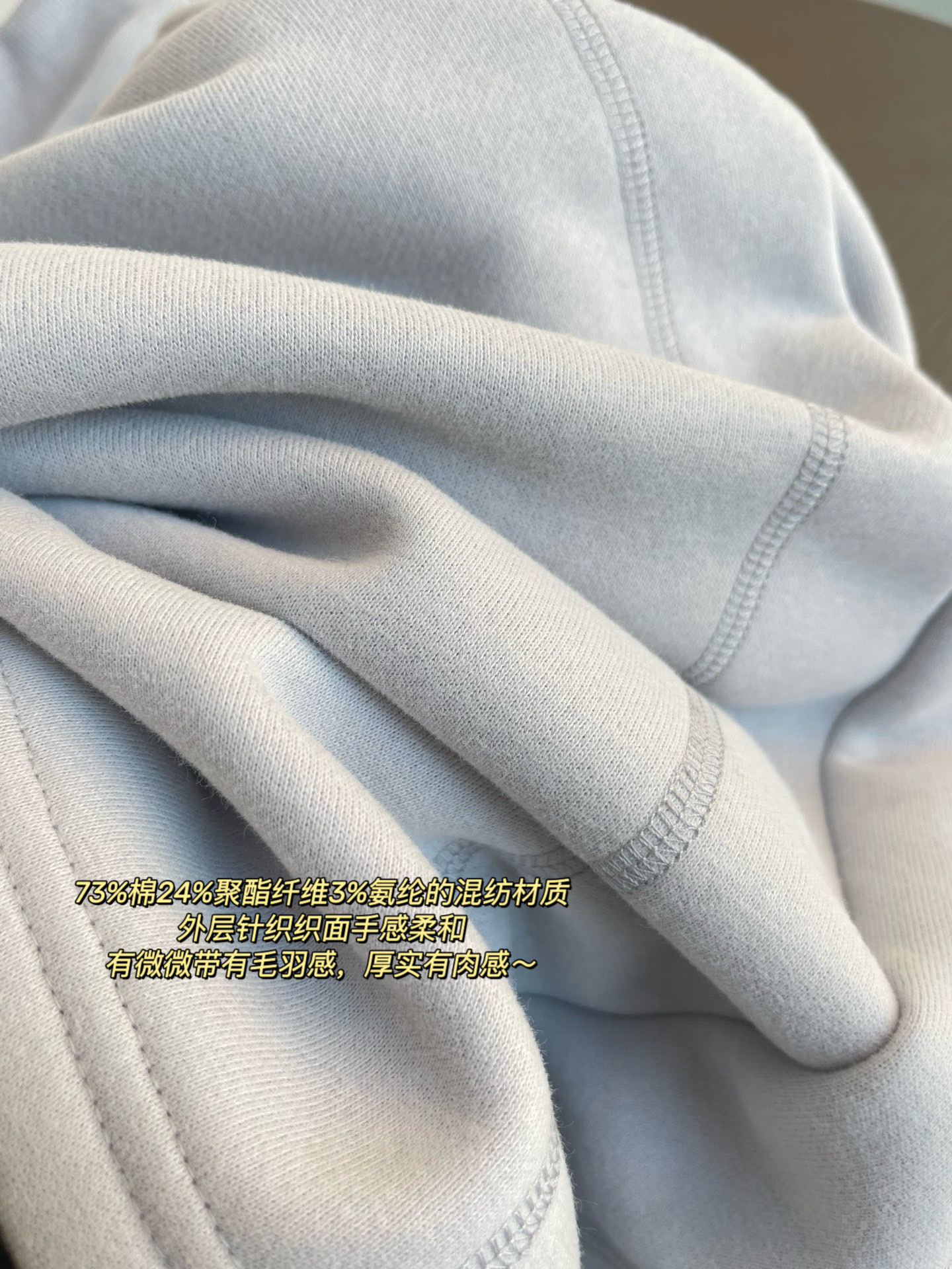 Lulu Leggings - Made of a blend of 73% cotton, 24% polyester and 3% spandex, the outer knitted fabric has a soft feel and the inner brushed texture is fine and soft! Countless air temperature-locking layers are formed between the fibers. At the same time, the high grammage allows the fabric to have constant temperature cabin properties. It can withstand the cold outdoor wind when worn alone in autumn and winter. It can also firmly lock in body temperature when worn after exercising in the gym, saying goodbye to unnecessary colds after exercise! Lulu Leggings yoga