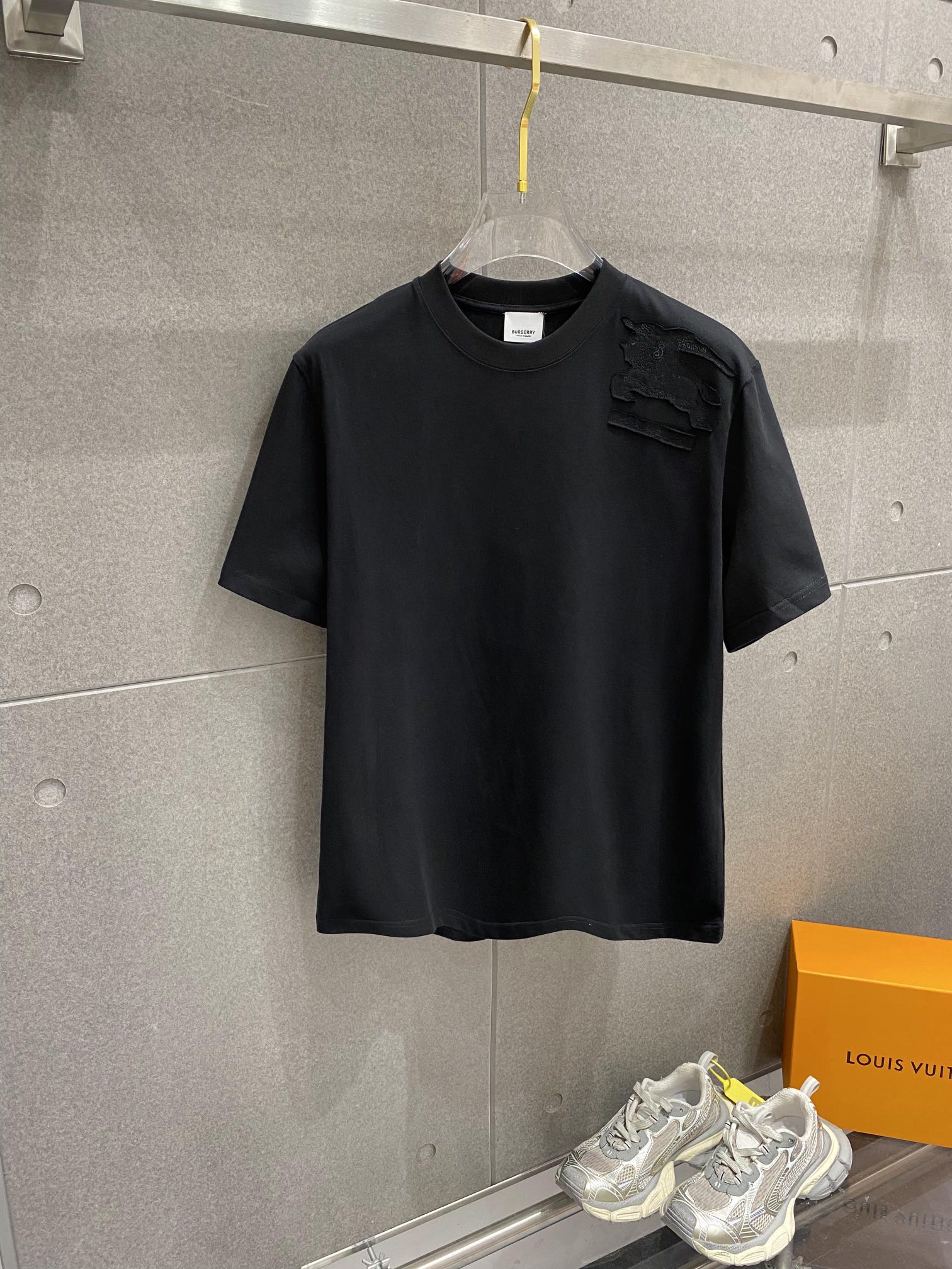 Burberry Kleidung T-Shirt Schwarz Weiß Kurzarm