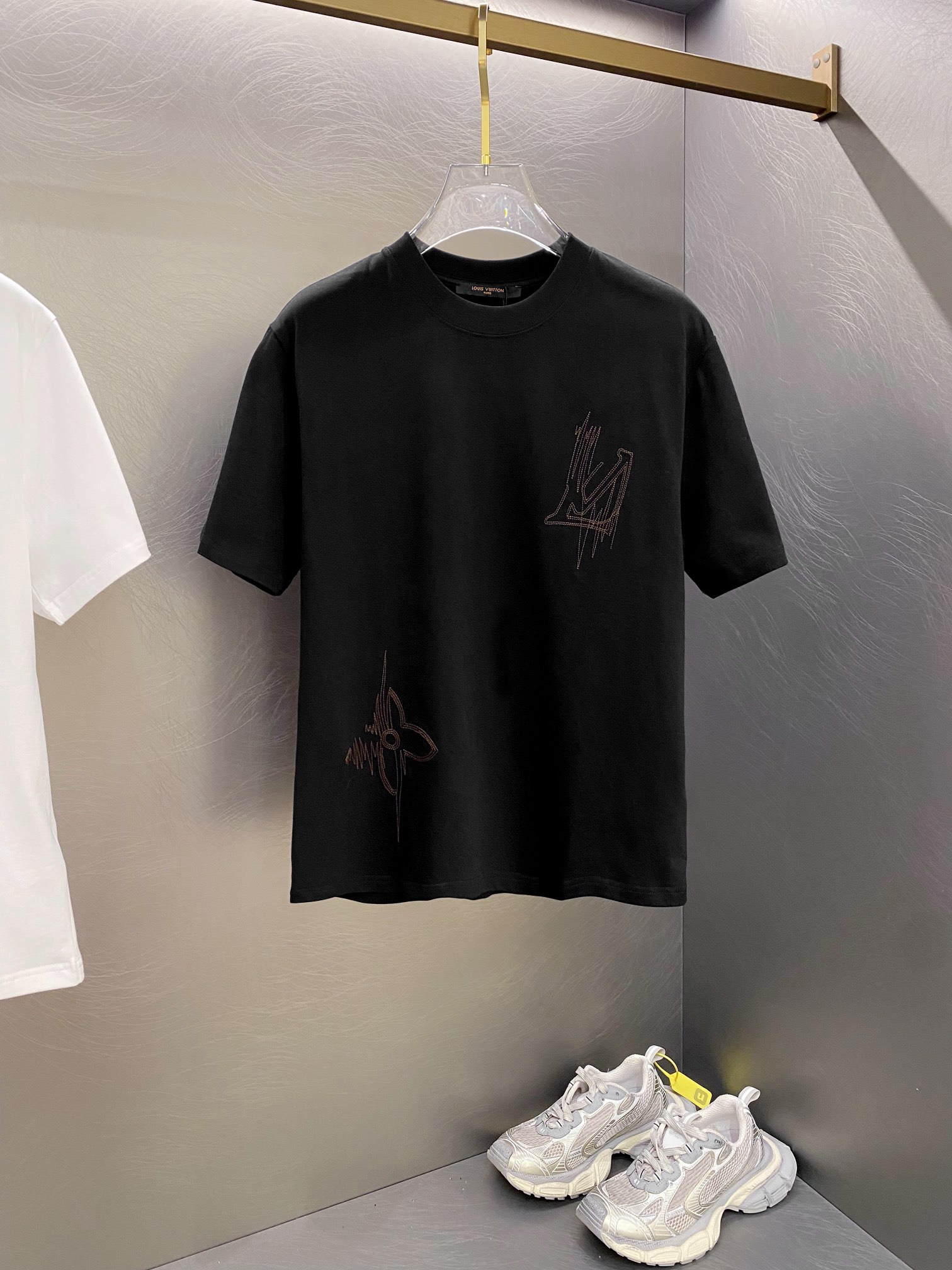 Louis Vuitton Kleidung T-Shirt Schwarz Weiß Stickerei Baumwolle Fashion Kurzarm