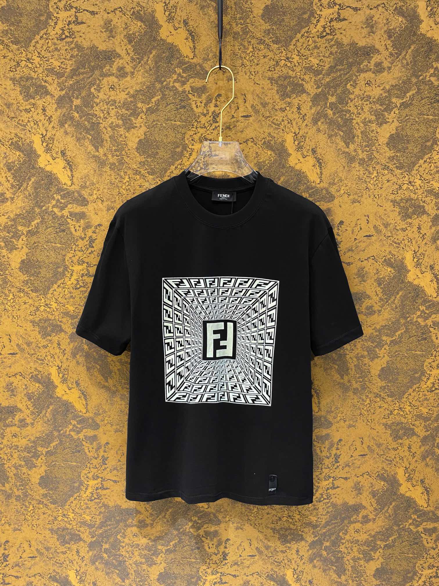 Fendi Kleidung T-Shirt Schwarz Weiß Baumwolle Fashion Kurzarm