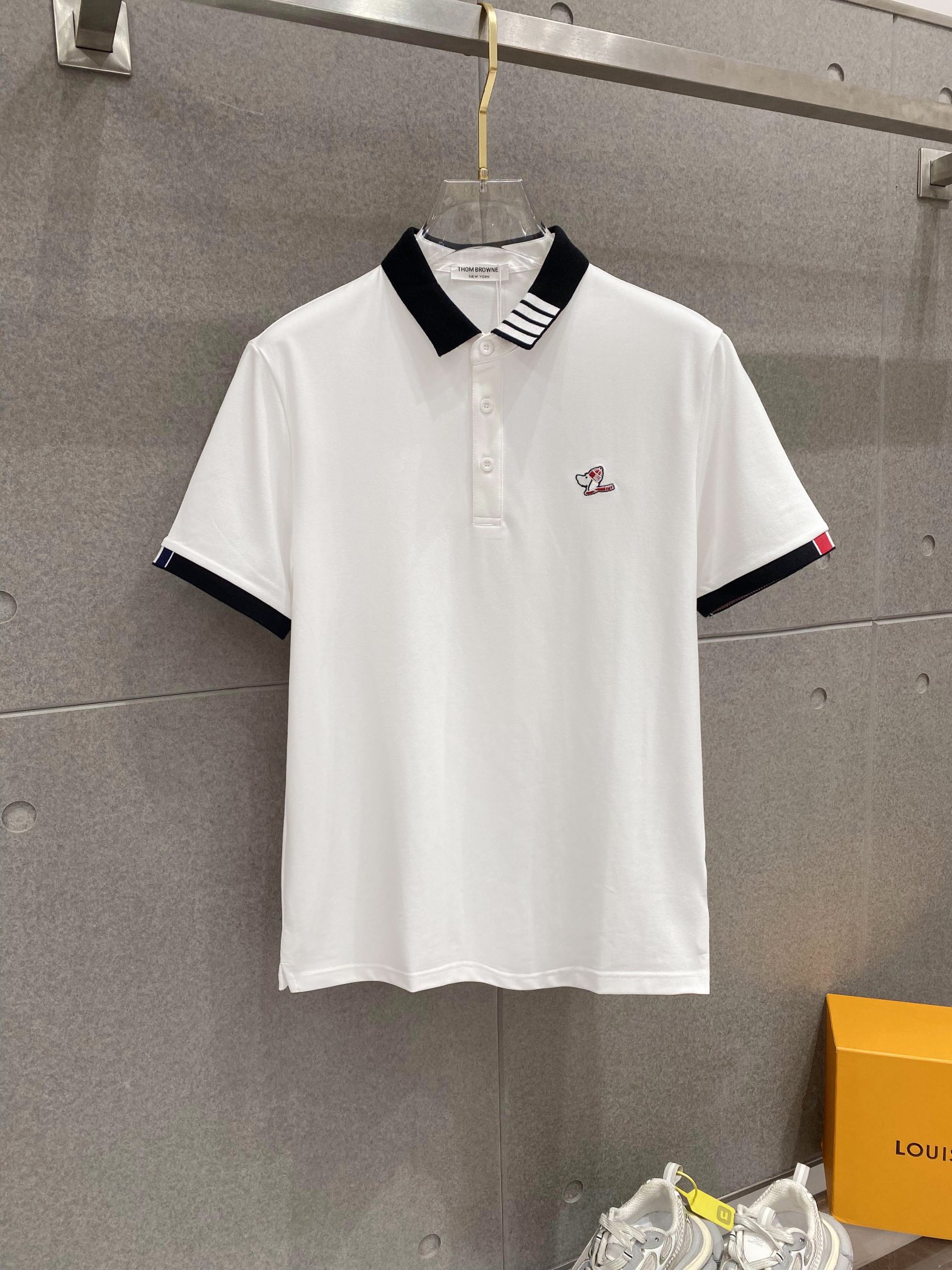 NO:120601,B home 25SS new spring and summer short-sleeved lapel T-shirt polo, the highest version is customized high-end vermill fabric simple and fashionable, thread color combination is super good-looking!  The classic logo of the horse embroidery on the chest is simple and elegant!  Full of high-end feel, wearable in all seasons. Simple European style official website is on sale... Black and white. Number M-3XL, T-shirt,tees, t-shirt,alexander wang19860909B家25SS新款春夏短袖翻领T恤polo,最高版本客供定制高端朱地面料简单时尚款,螺纹拼色螺纹配色超级好看！胸前战马刺绣经典logo简单大方的款式！满满的高级感,四季可穿.简欧风格官网在售 … 黑色白色.码数M-3XL,,T-shirt,tees，t-shirt,alexander wang,Men's clothing