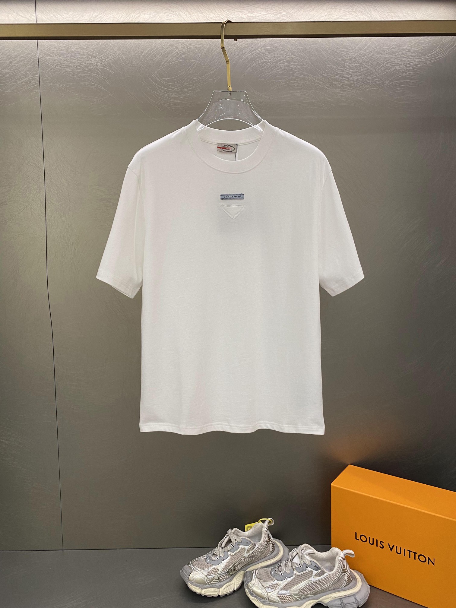 Verkoop van hoge kwaliteit
 Prada Kleding T-Shirt Beste site voor replica
 Zwart Wit Borduurwerk Katoen Fashion Korte mouw