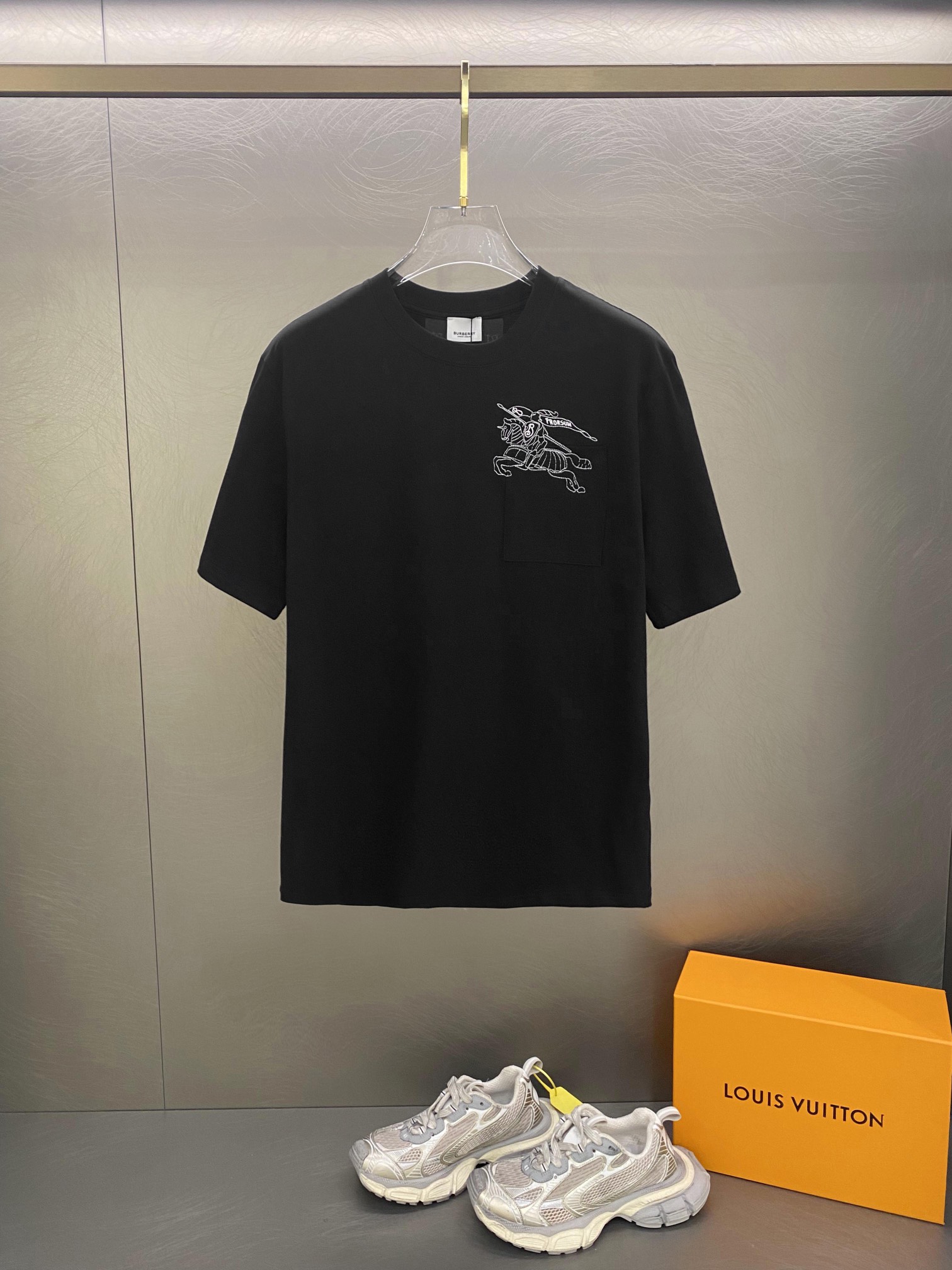 Burberry Kleidung T-Shirt Schwarz Weiß Stickerei Baumwolle Fashion Kurzarm