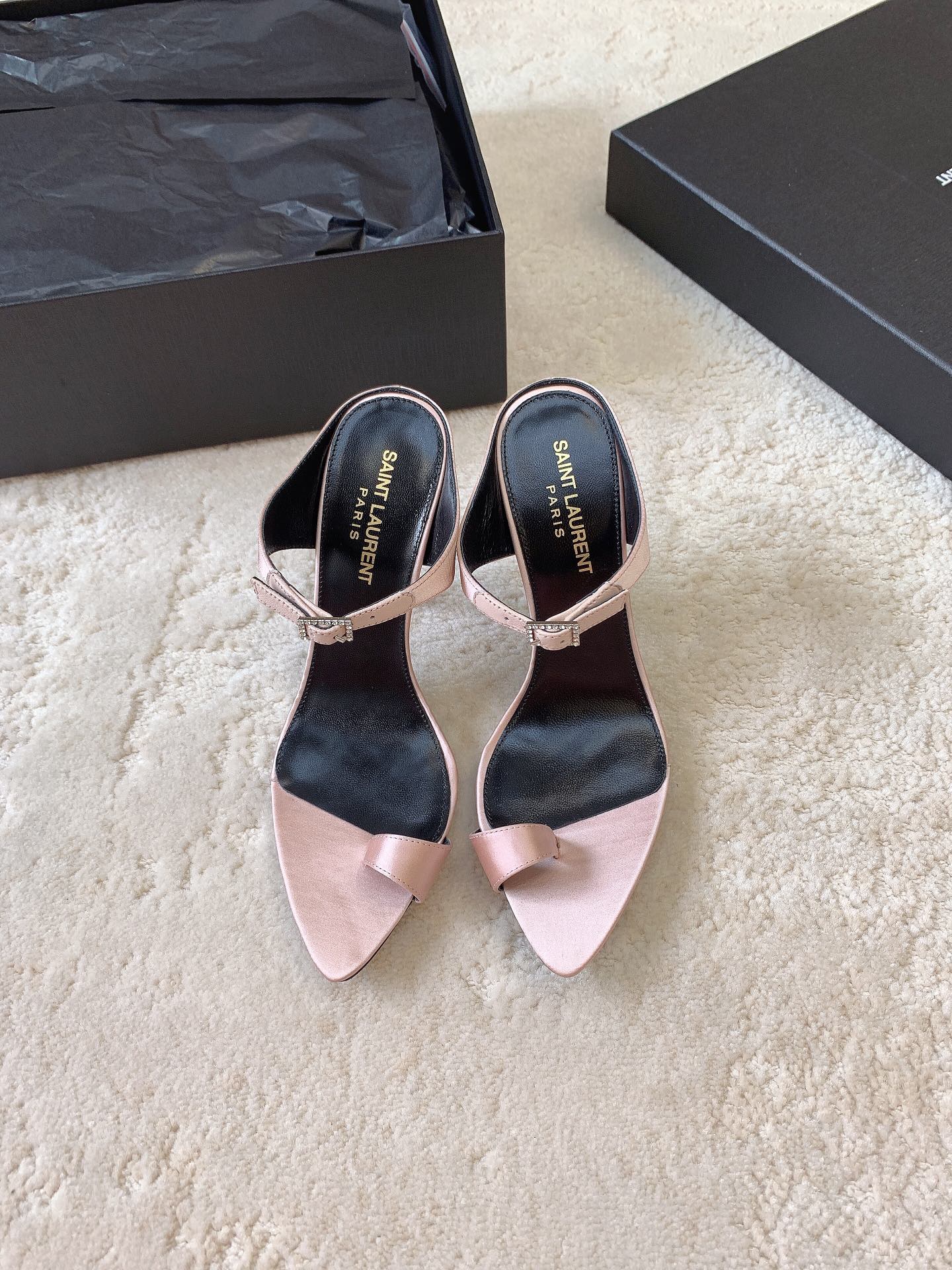 Yves Saint Laurent Comprar
 Sapatos Bombas de Salto Alto Sandálias Cor de damasco Couro genuíno Pele carneiro Seda Colecção Primavera/Verão