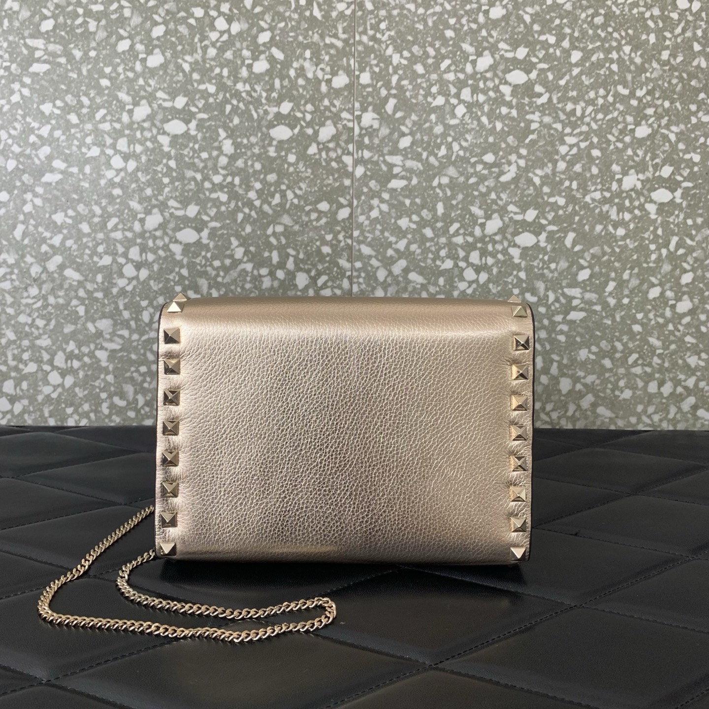 valentino garavani rockstud leather chain bag